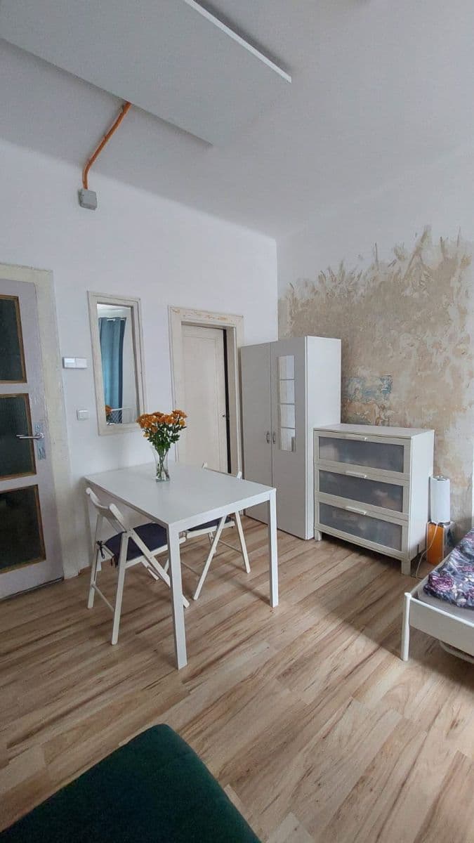 Pronájem bytu 1+kk 28 m², Adamovská, Praha, Praha Pronájem bytu 1+kk 28 m², Adamovská, Praha, Praha