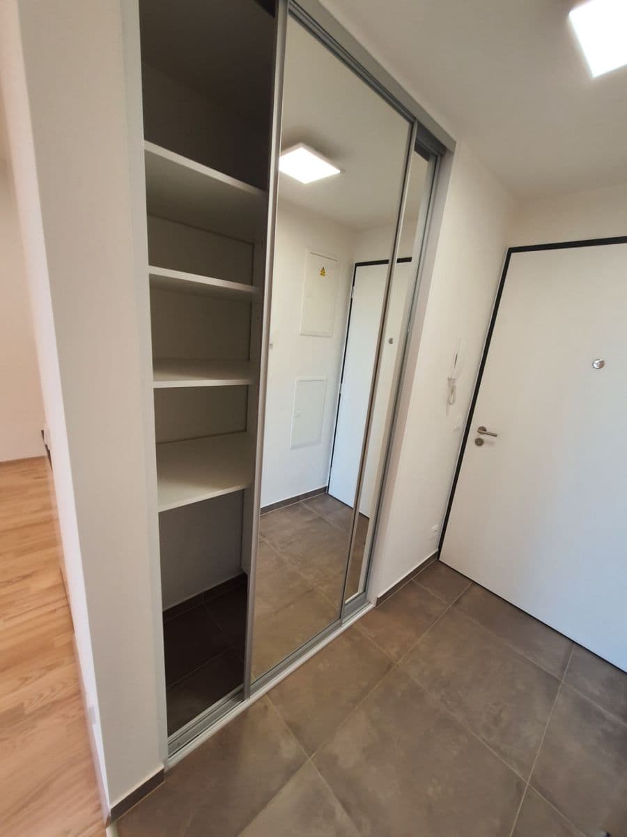 Pronájem bytu 2+kk 62 m², Mezi Vodami, Praha, Praha Pronájem bytu 2+kk 62 m², Mezi Vodami, Praha, Praha