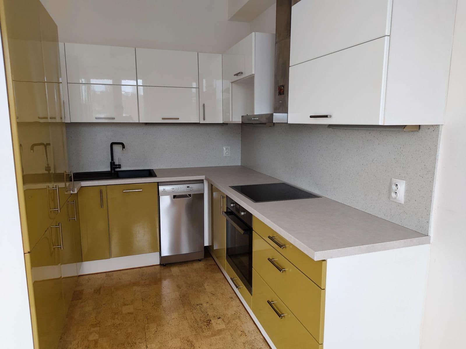 Pronájem bytu 4+kk 85 m², V Zahradách, Beroun, Středočeský kraj Pronájem bytu 4+kk 85 m², V Zahradách, Beroun, Středočeský kraj