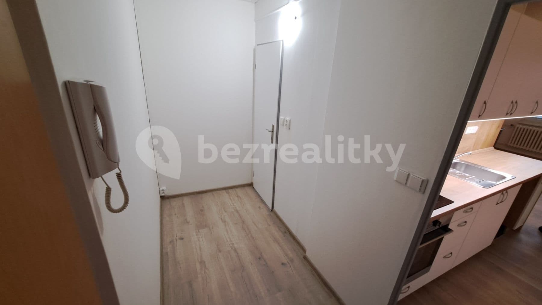 Pronájem bytu 1+kk 28 m², Aninská, Znojmo, Jihomoravský kraj Pronájem bytu 1+kk 28 m², Aninská, Znojmo, Jihomoravský kraj