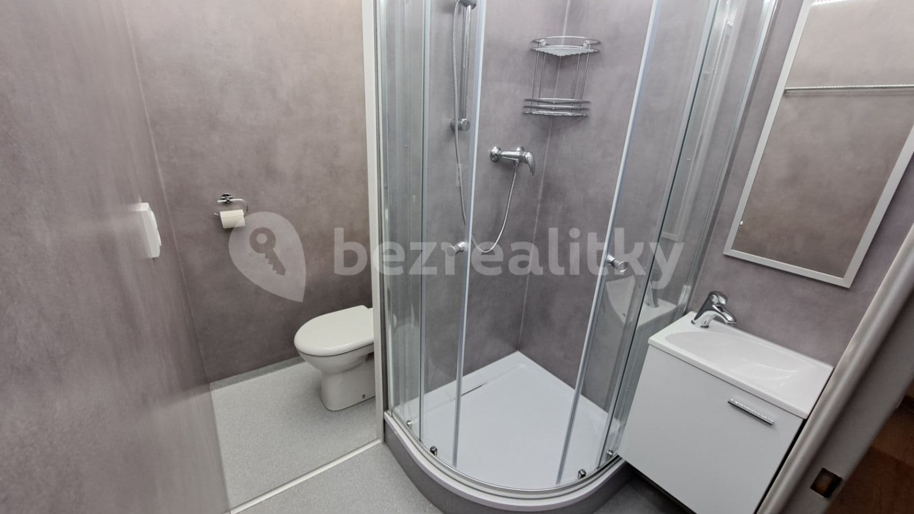 Pronájem bytu 1+kk 28 m², Aninská, Znojmo, Jihomoravský kraj Pronájem bytu 1+kk 28 m², Aninská, Znojmo, Jihomoravský kraj