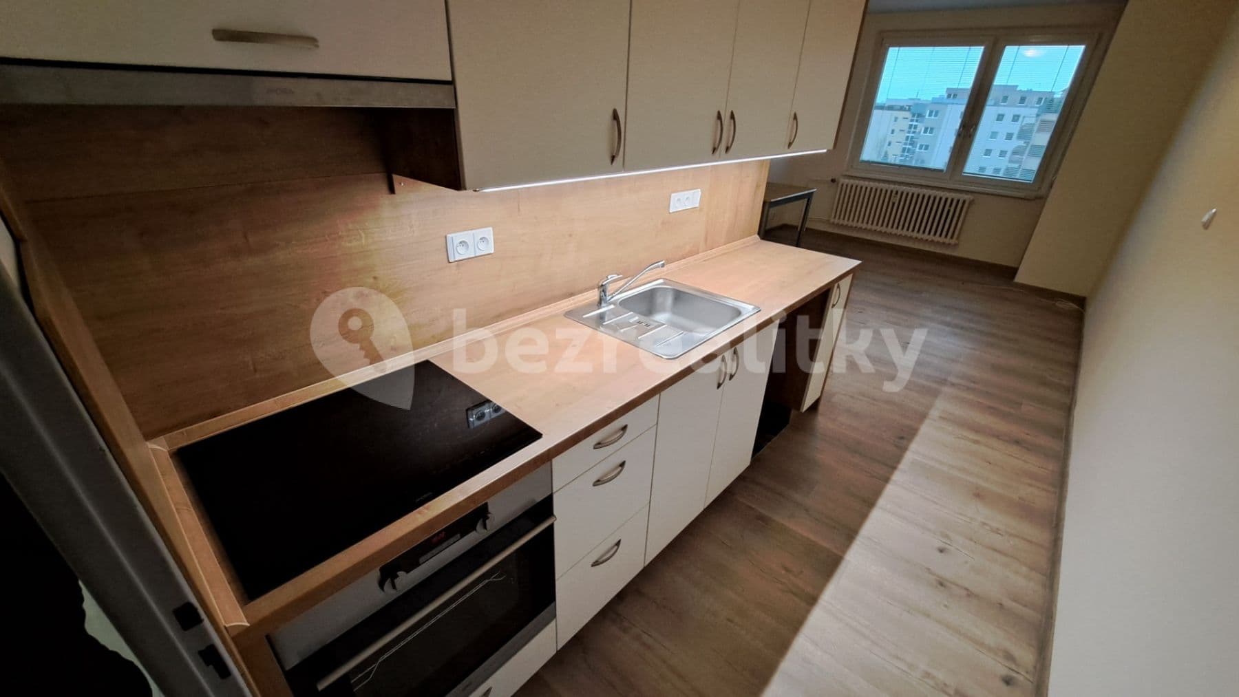 Pronájem bytu 1+kk 28 m², Aninská, Znojmo, Jihomoravský kraj Pronájem bytu 1+kk 28 m², Aninská, Znojmo, Jihomoravský kraj