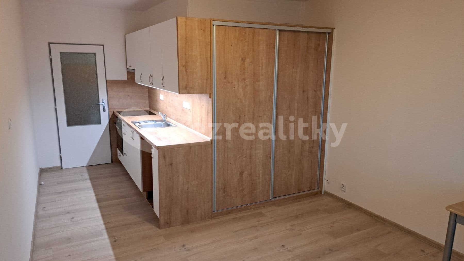 Pronájem bytu 1+kk 28 m², Aninská, Znojmo, Jihomoravský kraj Pronájem bytu 1+kk 28 m², Aninská, Znojmo, Jihomoravský kraj