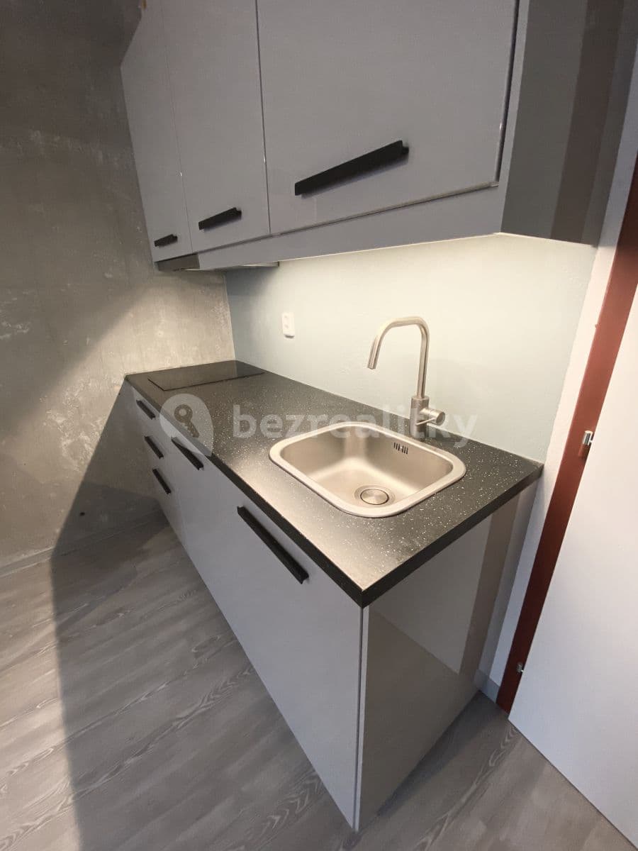 Pronájem bytu 1+kk 29 m², Pod Lysinami, Praha, Praha Pronájem bytu 1+kk 29 m², Pod Lysinami, Praha, Praha