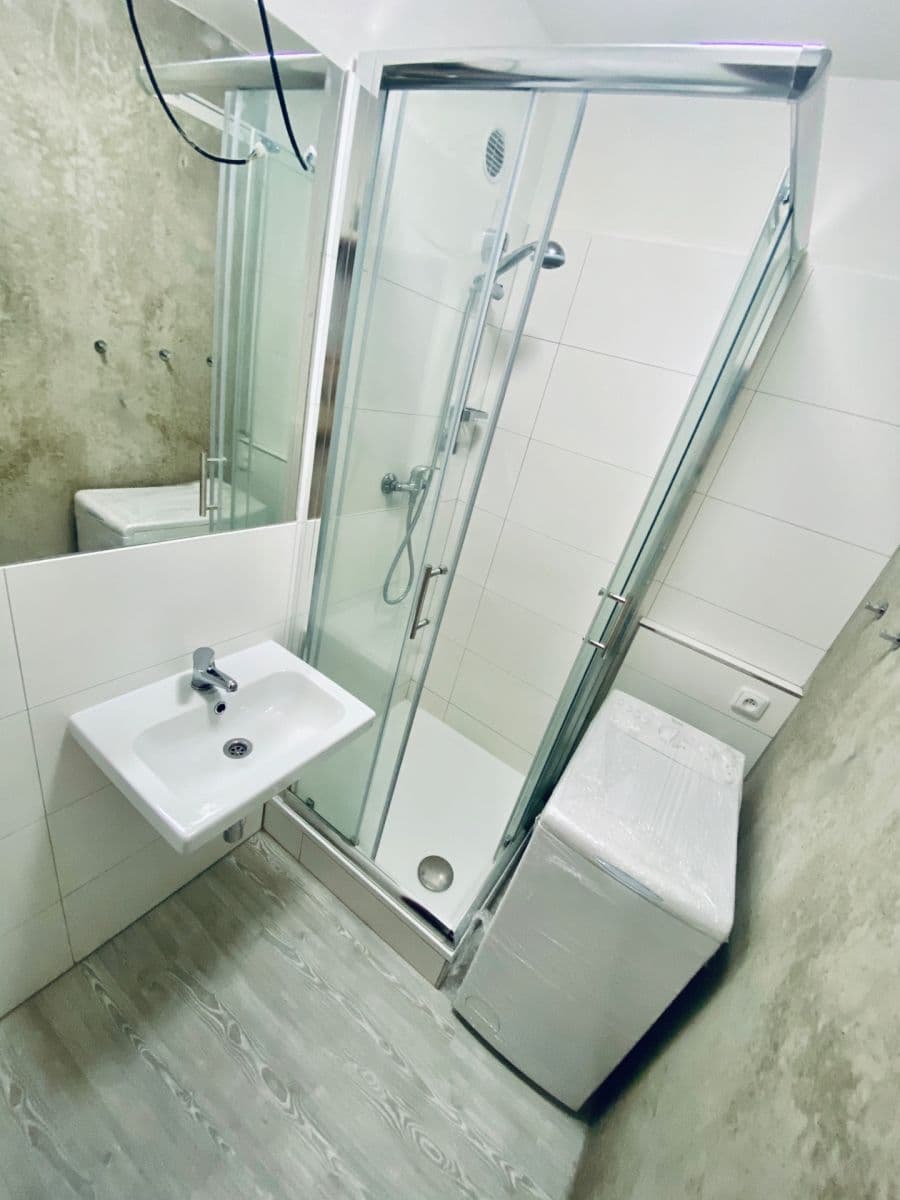 Pronájem bytu 1+kk 29 m², Pod Lysinami, Praha, Praha Pronájem bytu 1+kk 29 m², Pod Lysinami, Praha, Praha