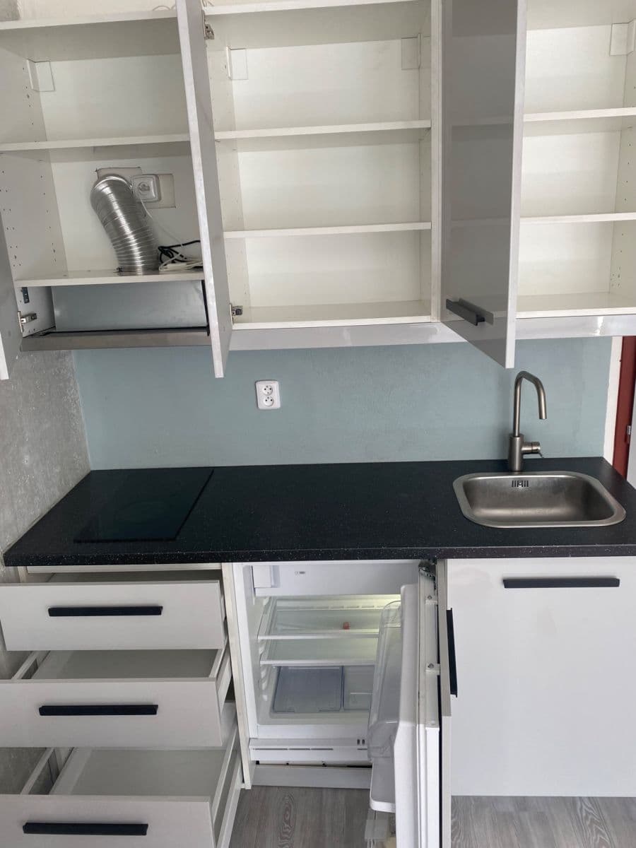 Pronájem bytu 1+kk 29 m², Pod Lysinami, Praha, Praha Pronájem bytu 1+kk 29 m², Pod Lysinami, Praha, Praha