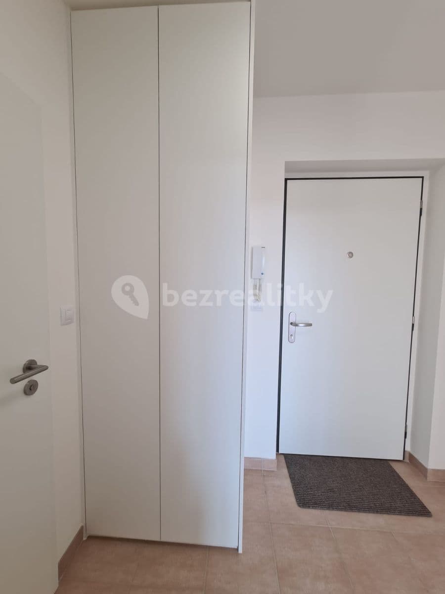 Pronájem bytu 2+kk 46 m², Tovární, Čelákovice, Středočeský kraj Pronájem bytu 2+kk 46 m², Tovární, Čelákovice, Středočeský kraj