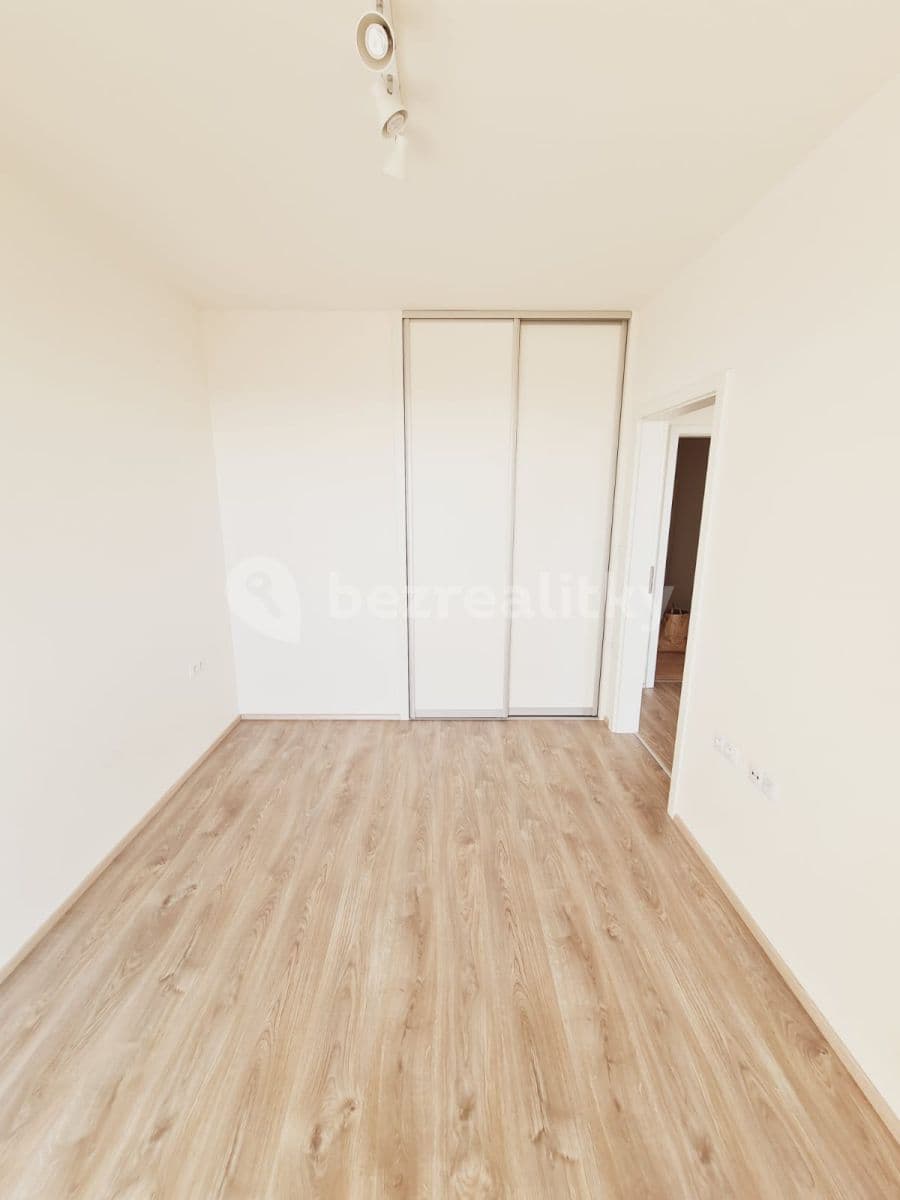 Pronájem bytu 2+kk 46 m², Tovární, Čelákovice, Středočeský kraj Pronájem bytu 2+kk 46 m², Tovární, Čelákovice, Středočeský kraj