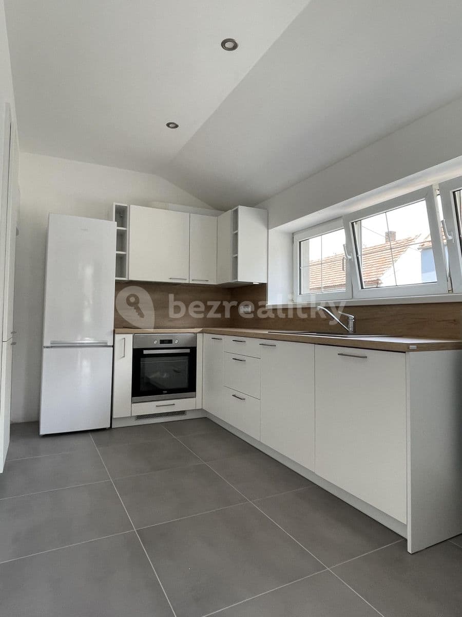 Pronájem bytu 2+1 50 m², Kralupská, Statenice, Středočeský kraj Pronájem bytu 2+1 50 m², Kralupská, Statenice, Středočeský kraj