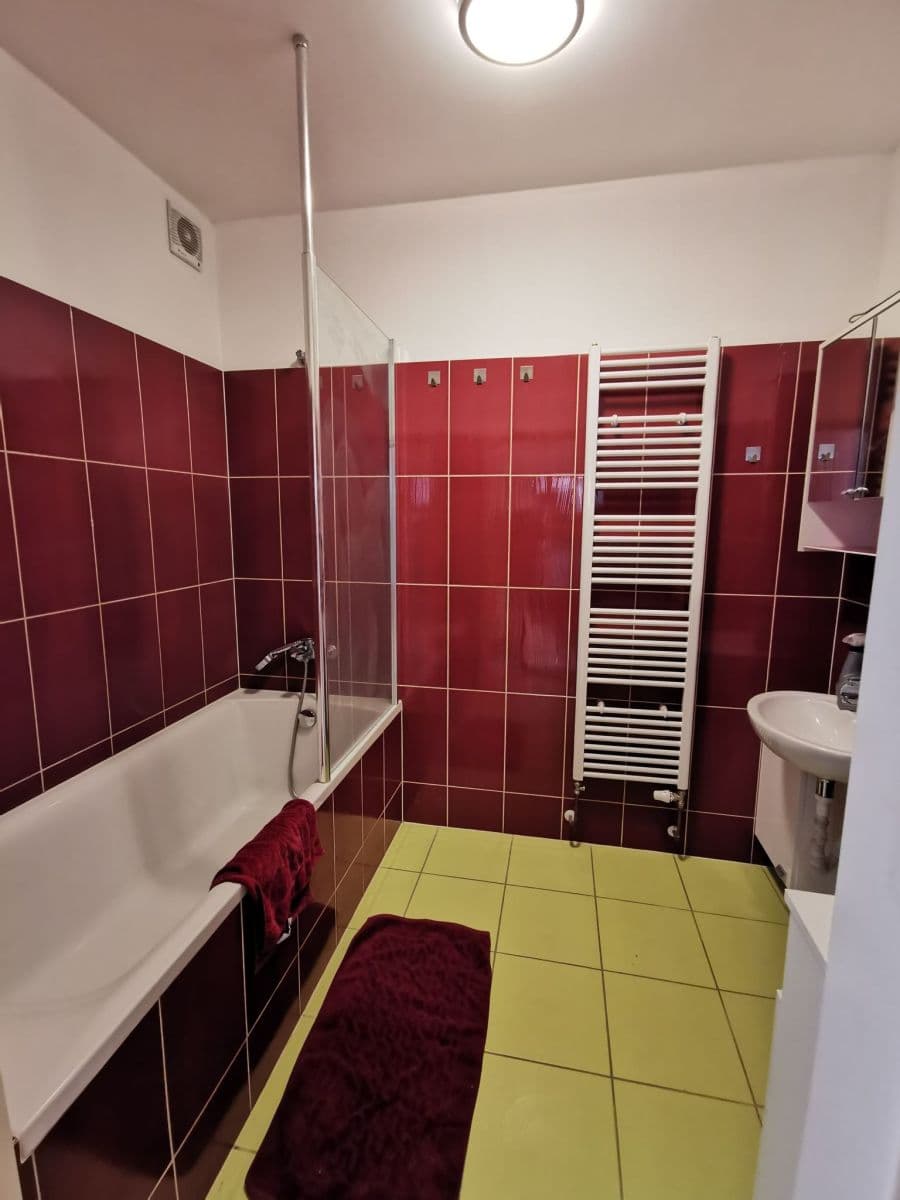 Pronájem bytu 2+1 87 m², Kúty, Zlín, Zlínský kraj Pronájem bytu 2+1 87 m², Kúty, Zlín, Zlínský kraj