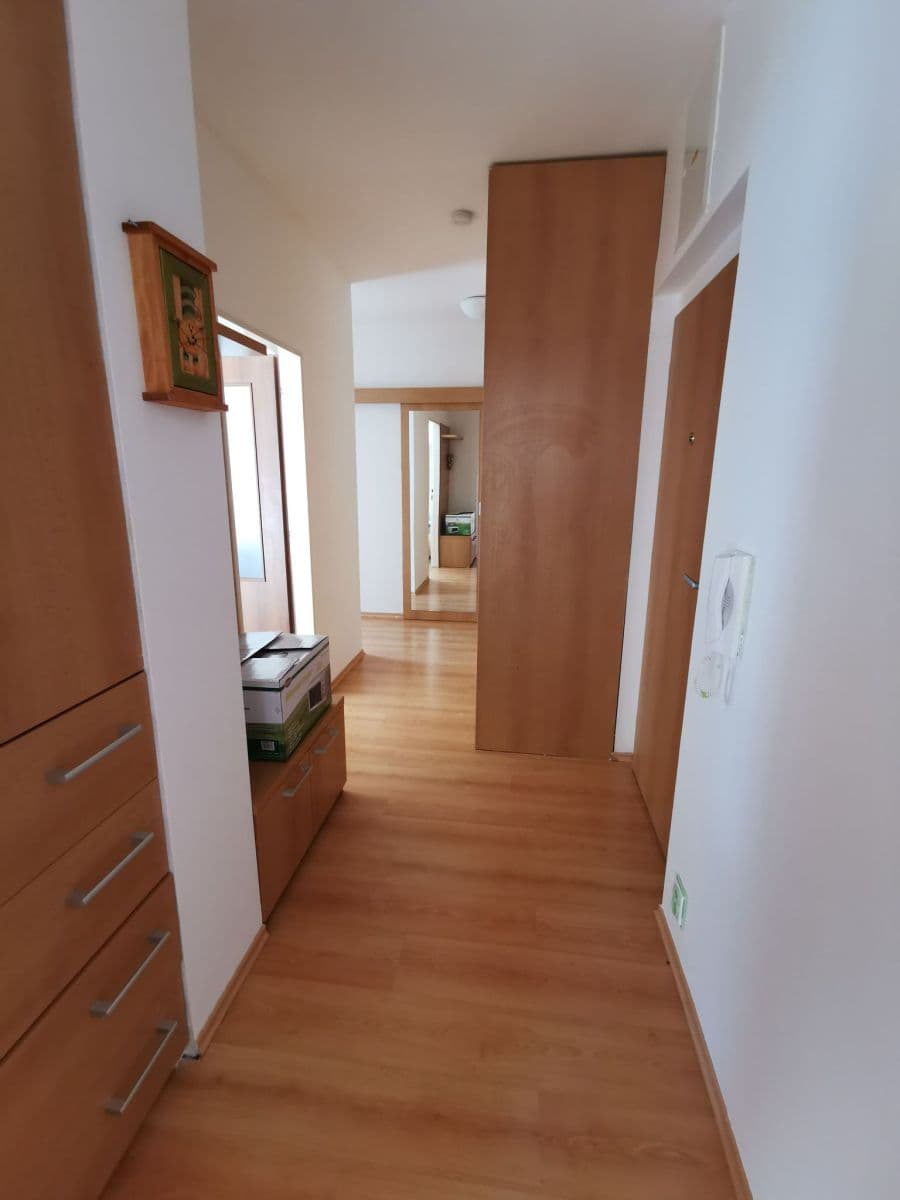 Pronájem bytu 2+1 87 m², Kúty, Zlín, Zlínský kraj Pronájem bytu 2+1 87 m², Kúty, Zlín, Zlínský kraj