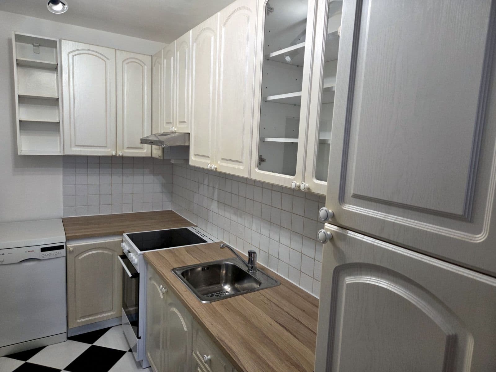 Pronájem bytu 3+1 78 m², Mlékárenská, Praha, Praha Pronájem bytu 3+1 78 m², Mlékárenská, Praha, Praha