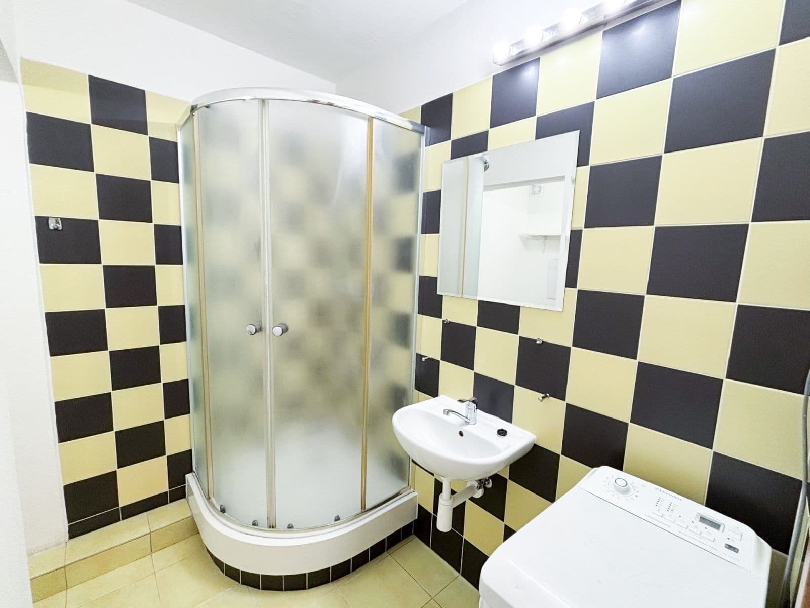 Pronájem bytu 2+kk 40 m², Čechovská, Příbram, Středočeský kraj Pronájem bytu 2+kk 40 m², Čechovská, Příbram, Středočeský kraj