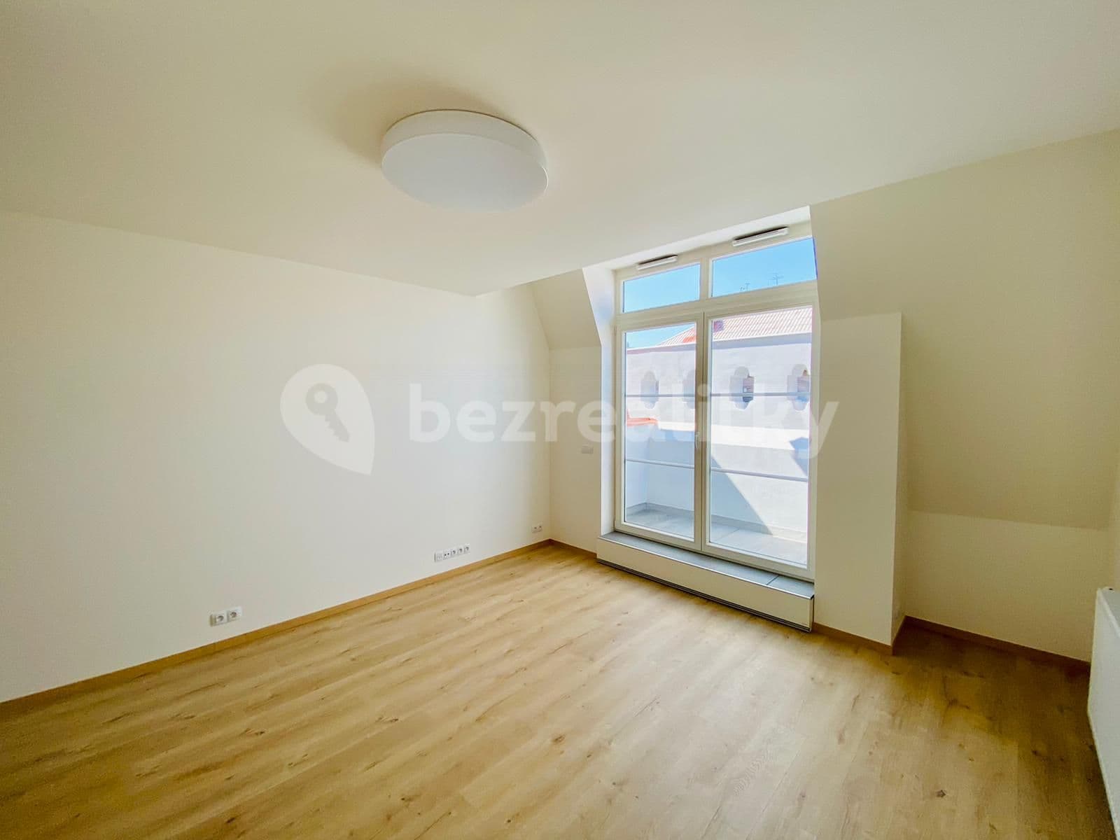 Pronájem bytu 2+kk 61 m², Šaldova, Praha, Praha Pronájem bytu 2+kk 61 m², Šaldova, Praha, Praha