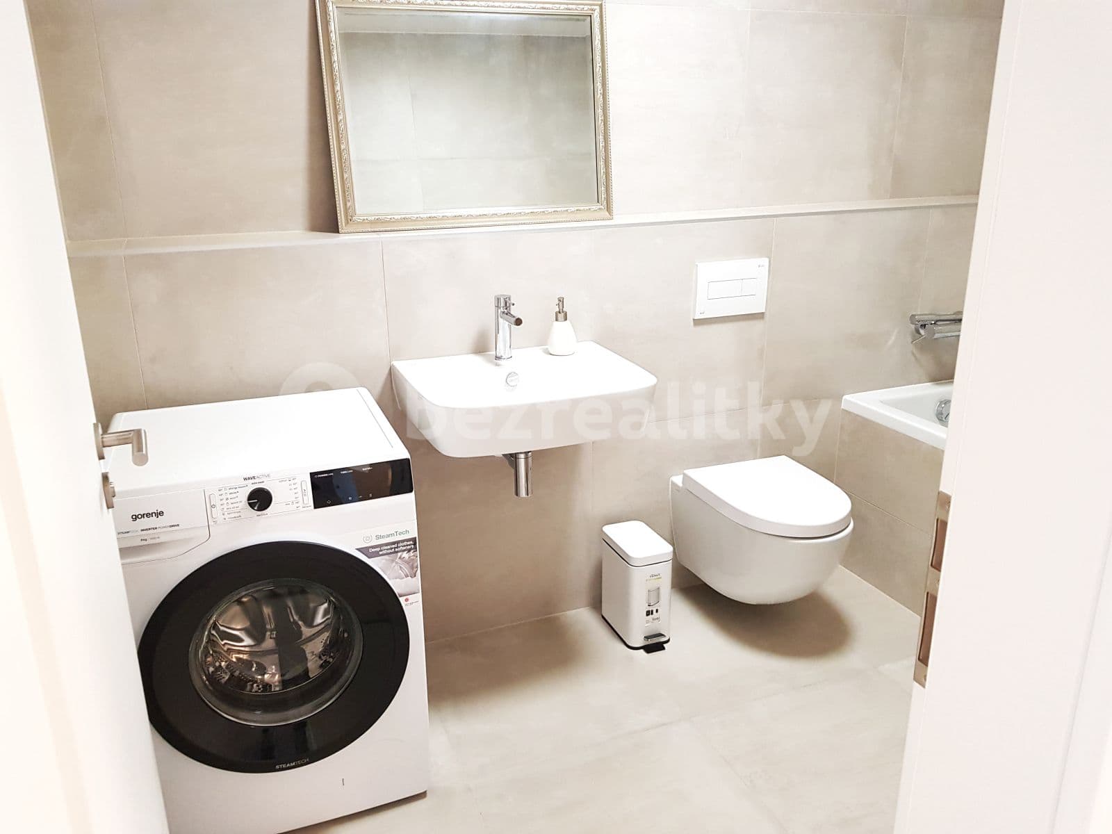 Pronájem bytu 2+kk 61 m², Mezi Vodami, Praha, Praha Pronájem bytu 2+kk 61 m², Mezi Vodami, Praha, Praha