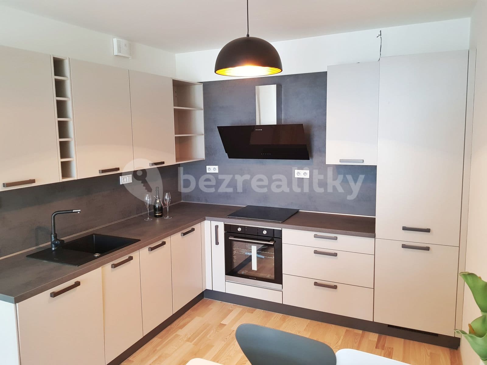Pronájem bytu 2+kk 61 m², Mezi Vodami, Praha, Praha Pronájem bytu 2+kk 61 m², Mezi Vodami, Praha, Praha