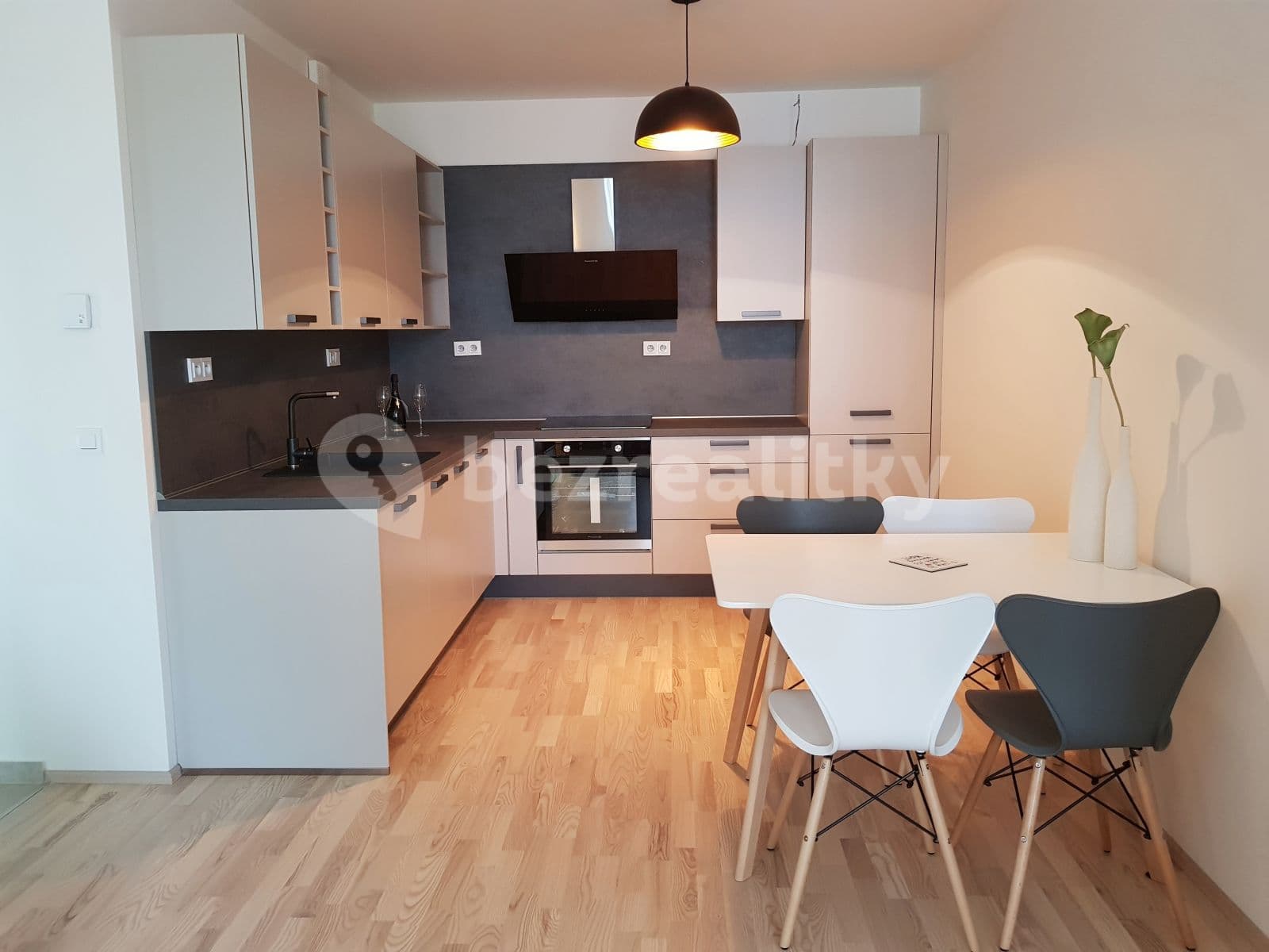 Pronájem bytu 2+kk 61 m², Mezi Vodami, Praha, Praha Pronájem bytu 2+kk 61 m², Mezi Vodami, Praha, Praha