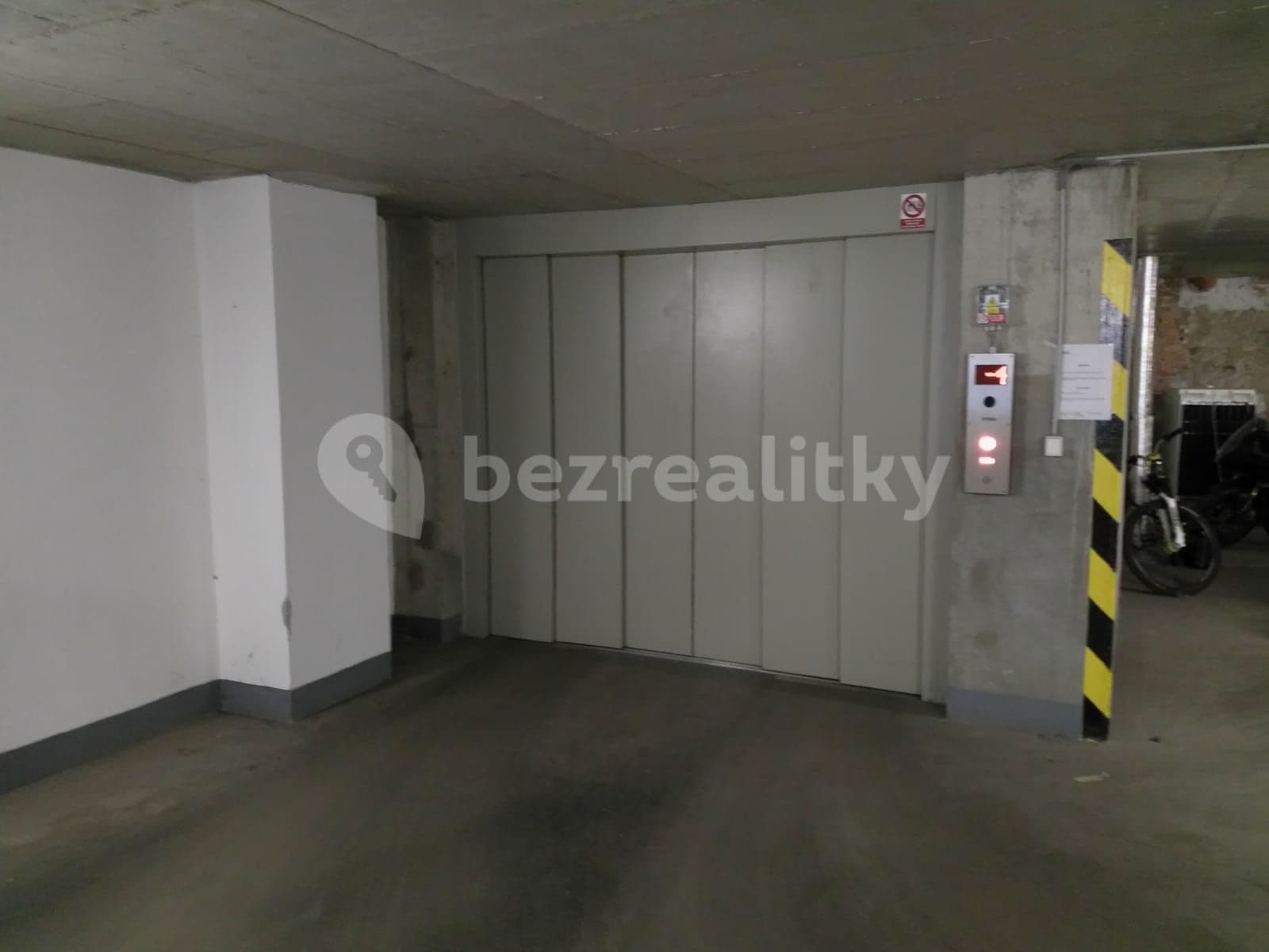 Pronájem garáže 13 m², Řehořova, Praha, Praha Pronájem garáže 13 m², Řehořova, Praha, Praha