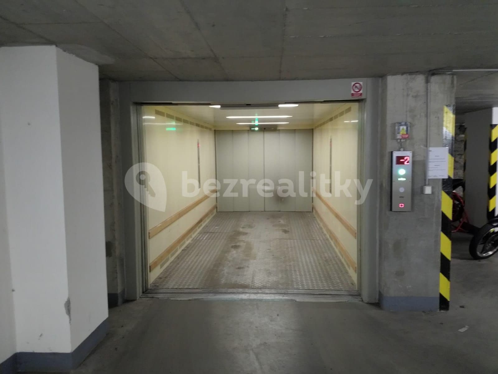 Pronájem garáže 13 m², Řehořova, Praha, Praha Pronájem garáže 13 m², Řehořova, Praha, Praha