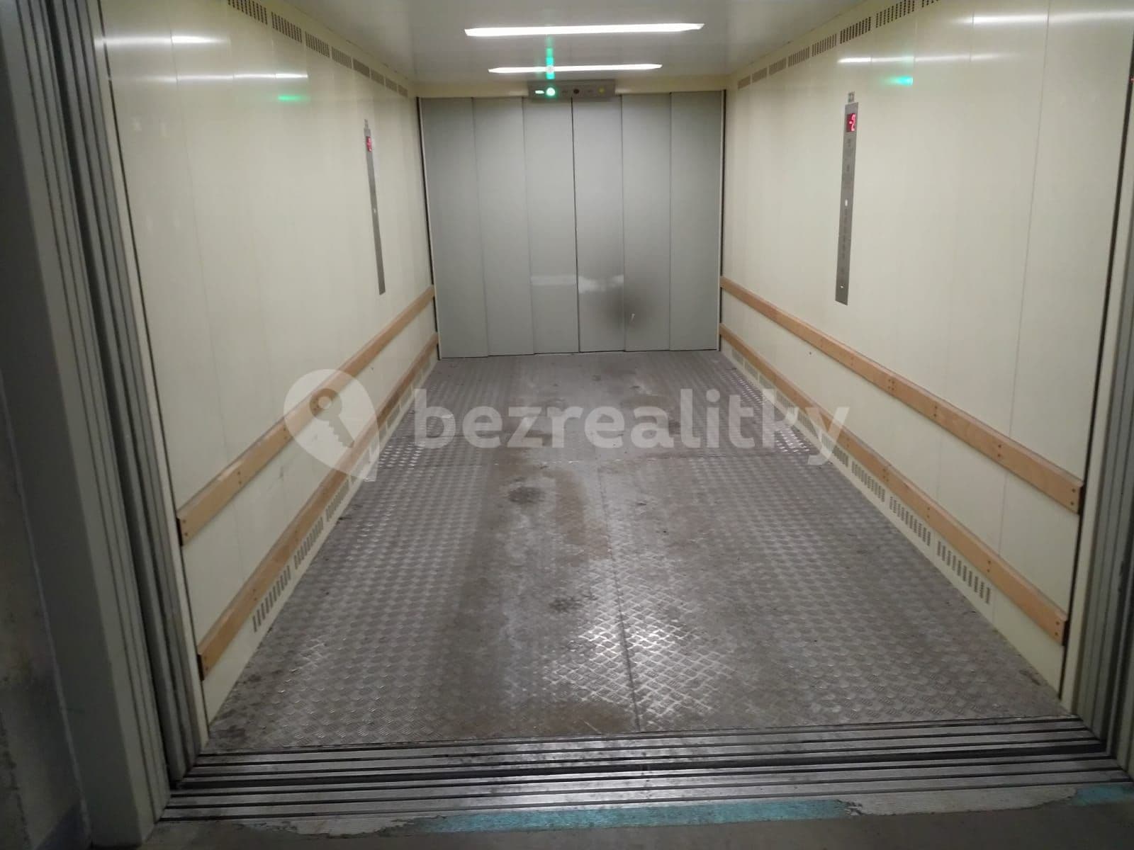 Pronájem garáže 13 m², Řehořova, Praha, Praha Pronájem garáže 13 m², Řehořova, Praha, Praha