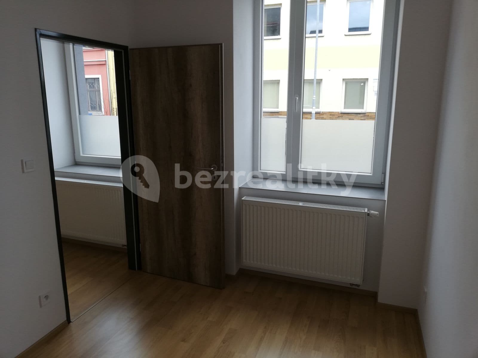 Pronájem bytu 2+kk 42 m², Nerudova, Hradec Králové, Královéhradecký kraj Pronájem bytu 2+kk 42 m², Nerudova, Hradec Králové, Královéhradecký kraj