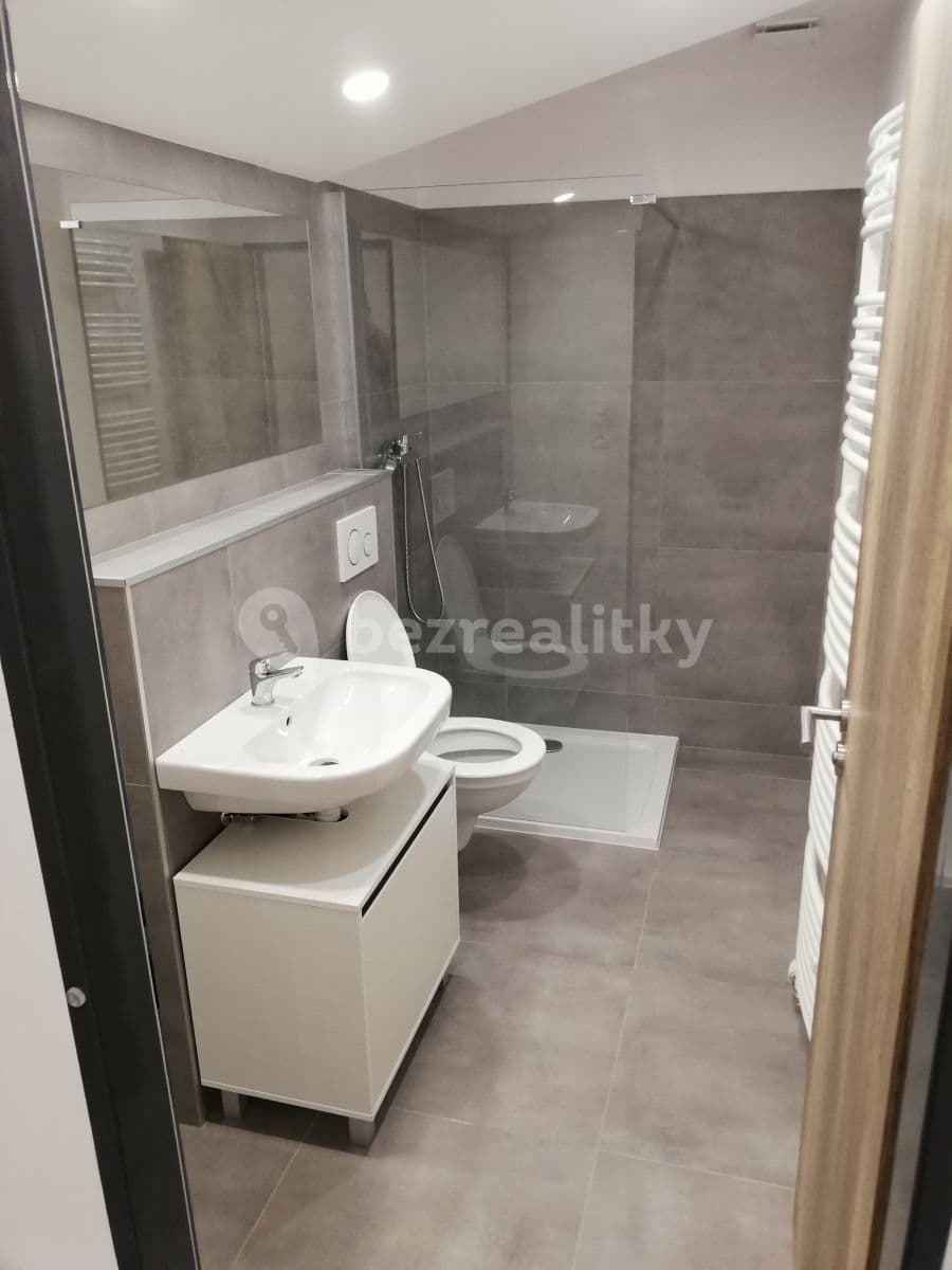 Pronájem bytu 2+kk 42 m², Nerudova, Hradec Králové, Královéhradecký kraj Pronájem bytu 2+kk 42 m², Nerudova, Hradec Králové, Královéhradecký kraj