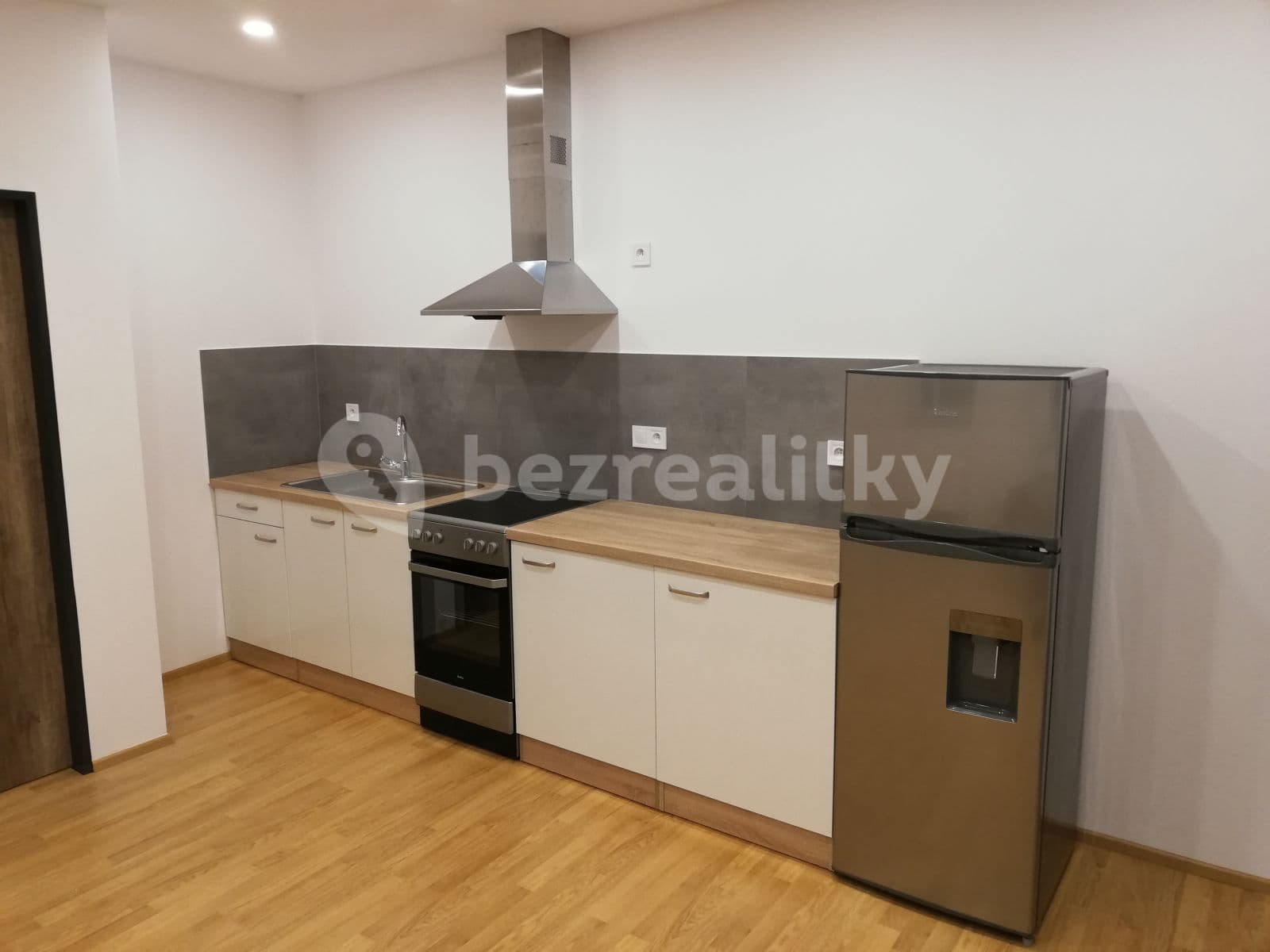 Pronájem bytu 2+kk 42 m², Nerudova, Hradec Králové, Královéhradecký kraj Pronájem bytu 2+kk 42 m², Nerudova, Hradec Králové, Královéhradecký kraj