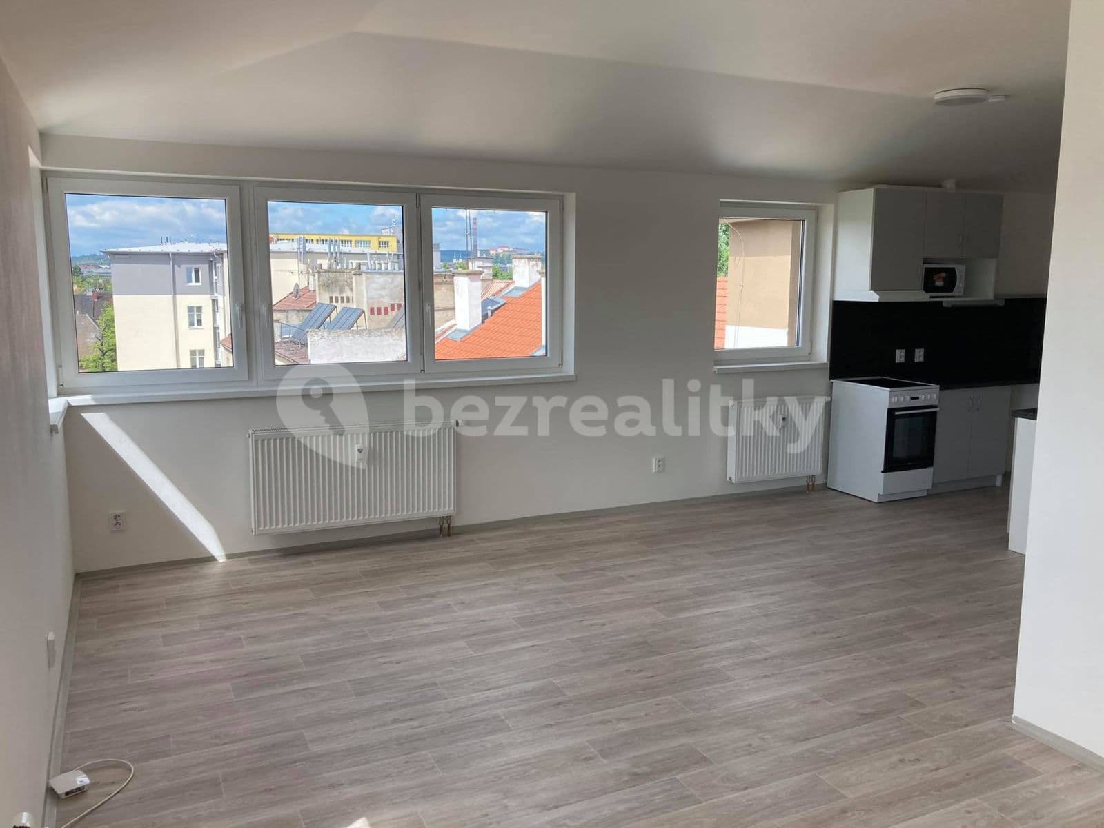 Pronájem bytu 1+kk 39 m², Karáskovo náměstí, Brno, Jihomoravský kraj Pronájem bytu 1+kk 39 m², Karáskovo náměstí, Brno, Jihomoravský kraj