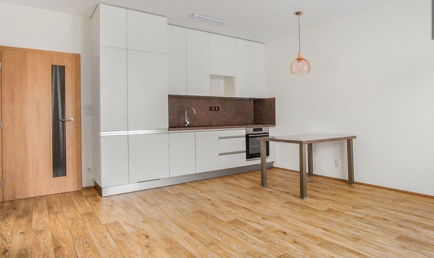 Pronájem bytu 2+kk 83 m², Novodvorská, Brno, Jihomoravský kraj Pronájem bytu 2+kk 83 m², Novodvorská, Brno, Jihomoravský kraj