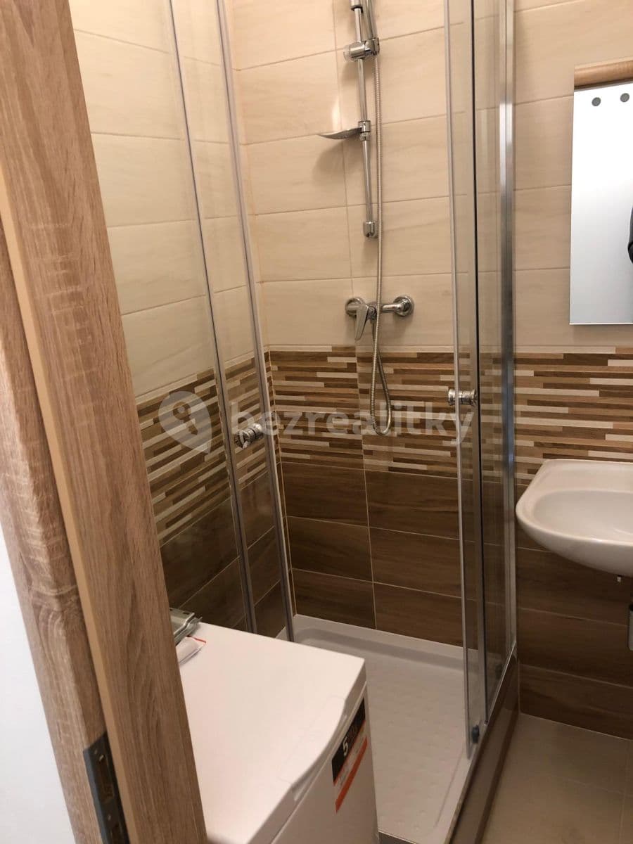 Pronájem bytu 4+1 77 m², Nad Úžlabinou, Praha, Praha Pronájem bytu 4+1 77 m², Nad Úžlabinou, Praha, Praha