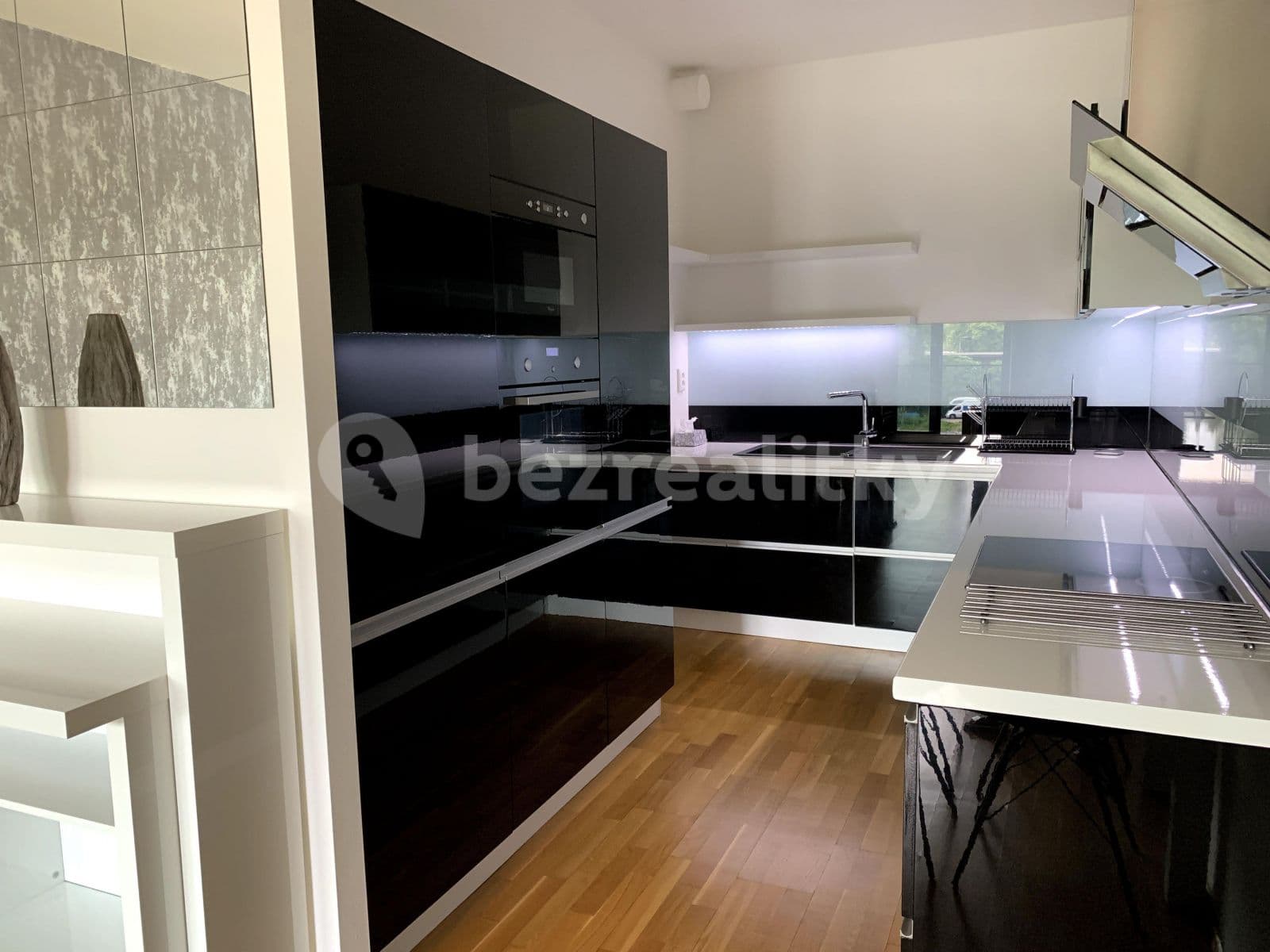 Pronájem bytu 2+kk 72 m², V Přístavu, Praha, Praha Pronájem bytu 2+kk 72 m², V Přístavu, Praha, Praha