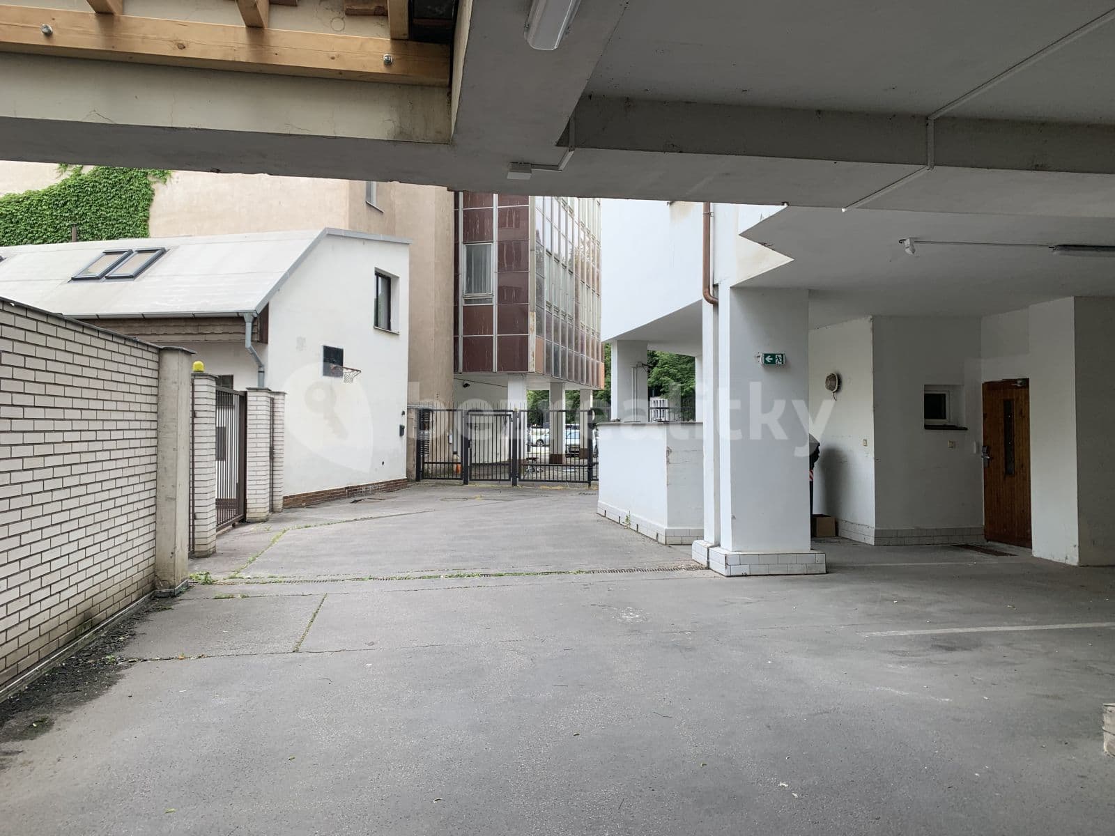 Pronájem garáže 14 m², K Botiči, Praha, Praha Pronájem garáže 14 m², K Botiči, Praha, Praha