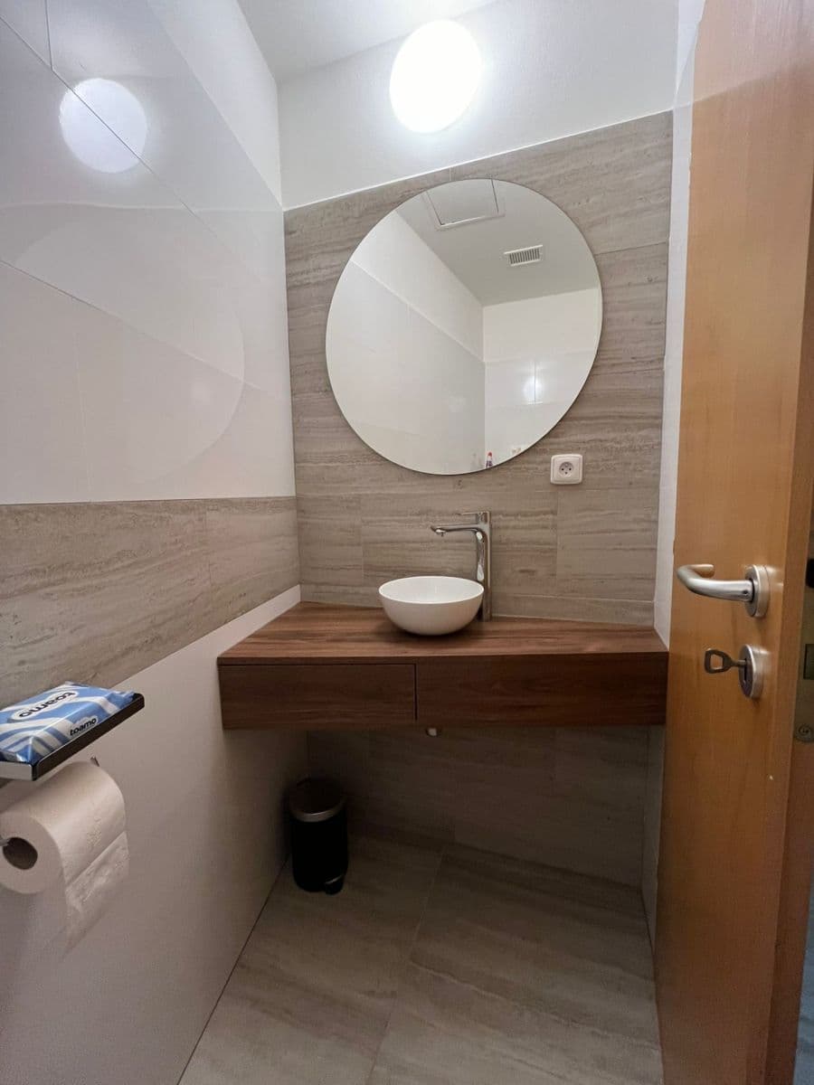 Pronájem nebytového prostoru 154 m², Bratří Dohalských, Praha, Praha Pronájem nebytového prostoru 154 m², Bratří Dohalských, Praha, Praha