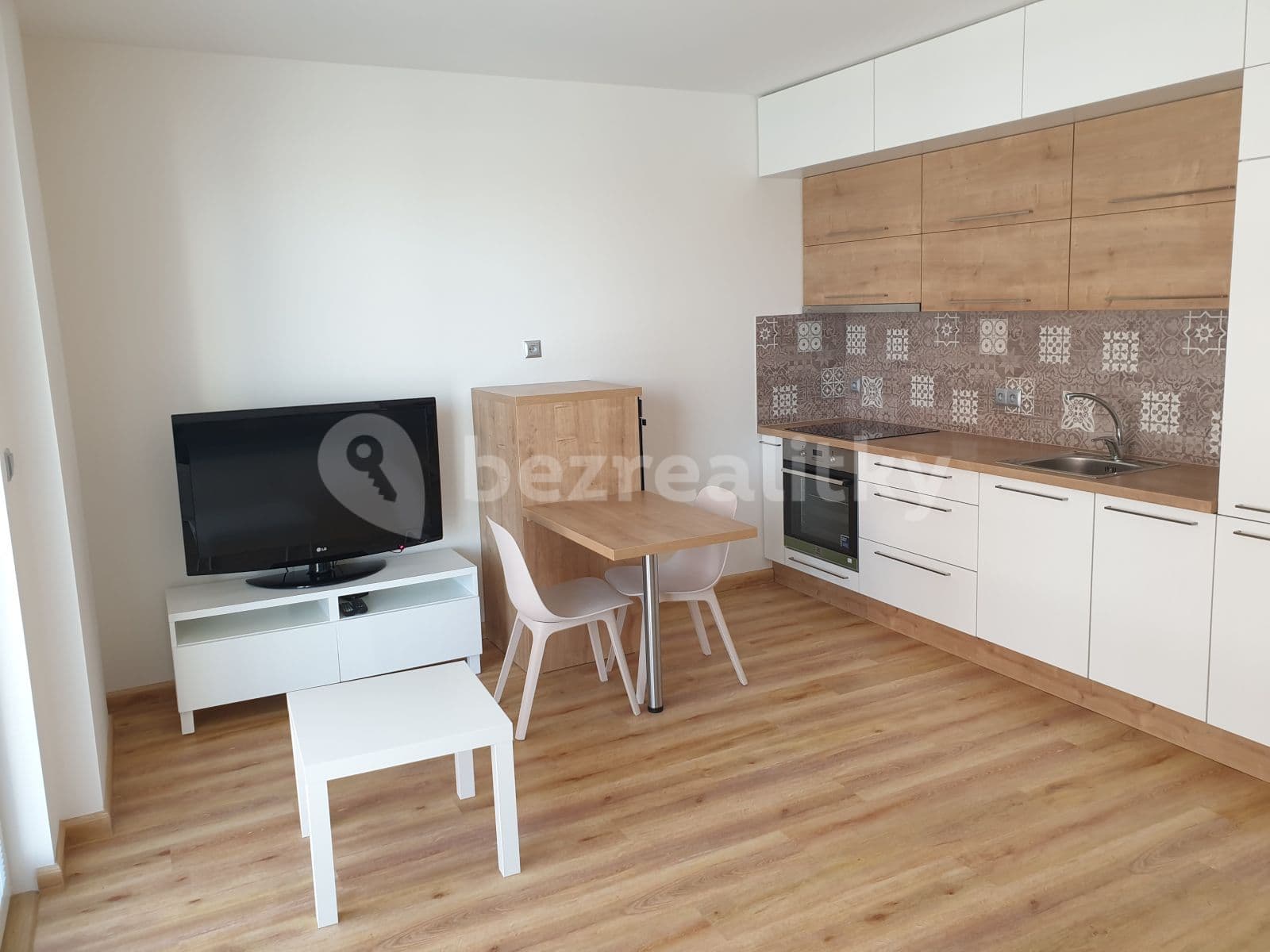 Pronájem bytu 1+kk 32 m², Rokycanova, Pardubice, Pardubický kraj Pronájem bytu 1+kk 32 m², Rokycanova, Pardubice, Pardubický kraj