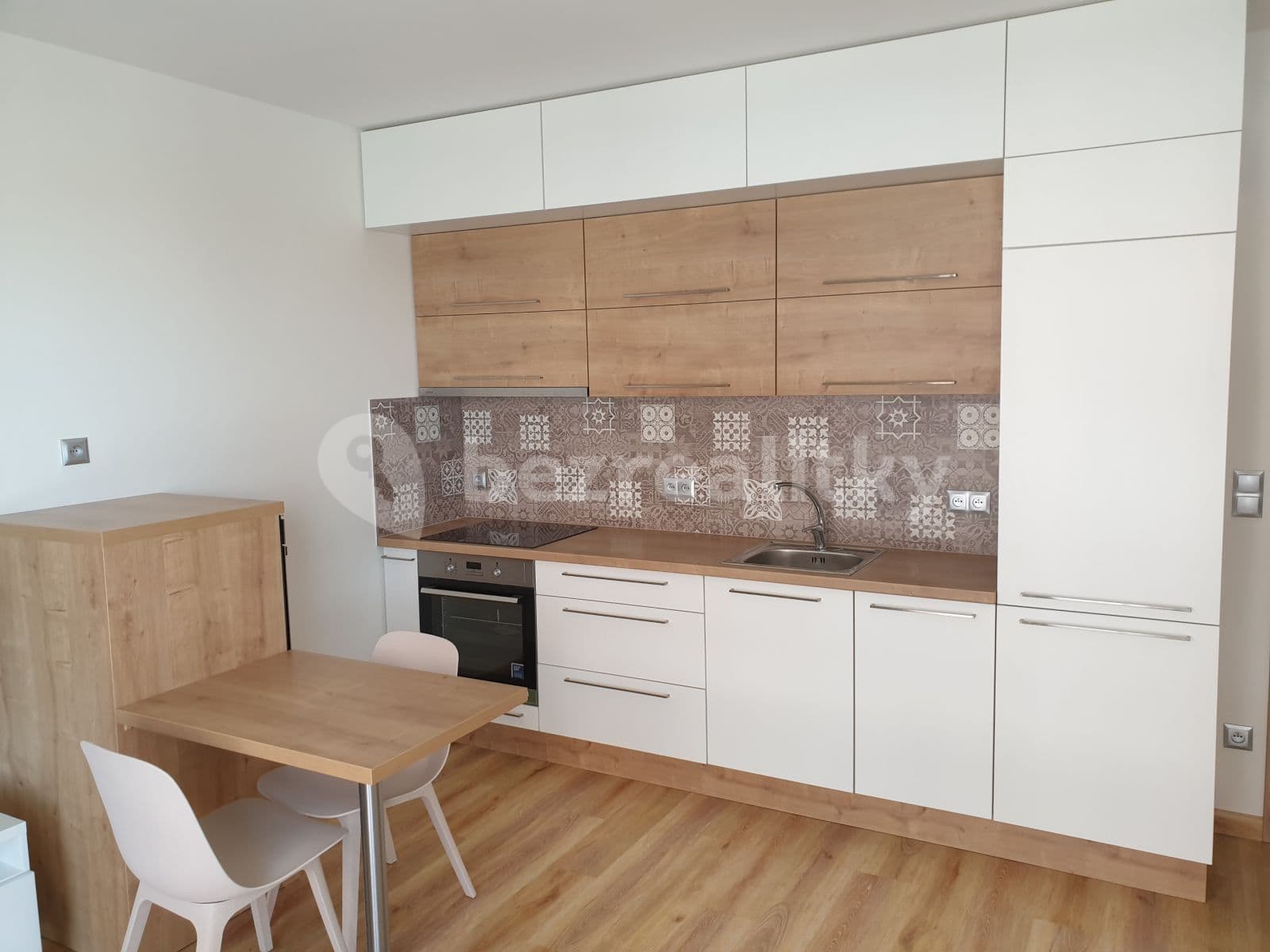 Pronájem bytu 1+kk 32 m², Rokycanova, Pardubice, Pardubický kraj Pronájem bytu 1+kk 32 m², Rokycanova, Pardubice, Pardubický kraj