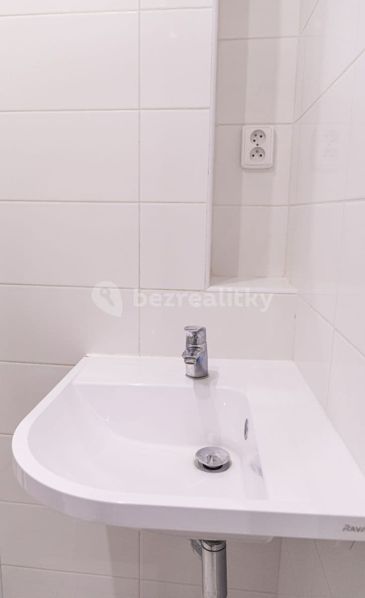 Pronájem bytu 1+1 30 m², Ruská, Praha, Praha Pronájem bytu 1+1 30 m², Ruská, Praha, Praha