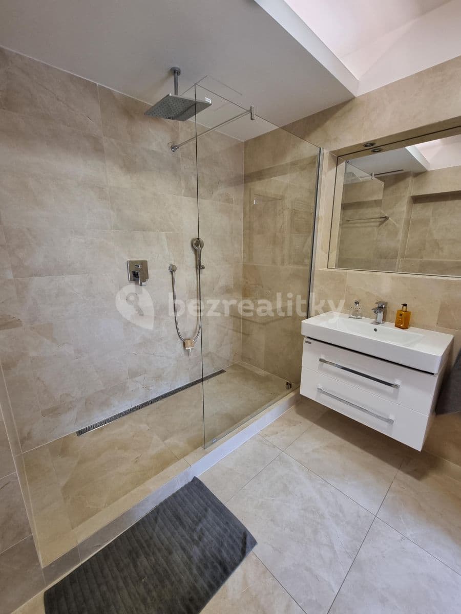 Pronájem bytu 2+kk 58 m², Za Karlínským přístavem, Praha, Praha Pronájem bytu 2+kk 58 m², Za Karlínským přístavem, Praha, Praha