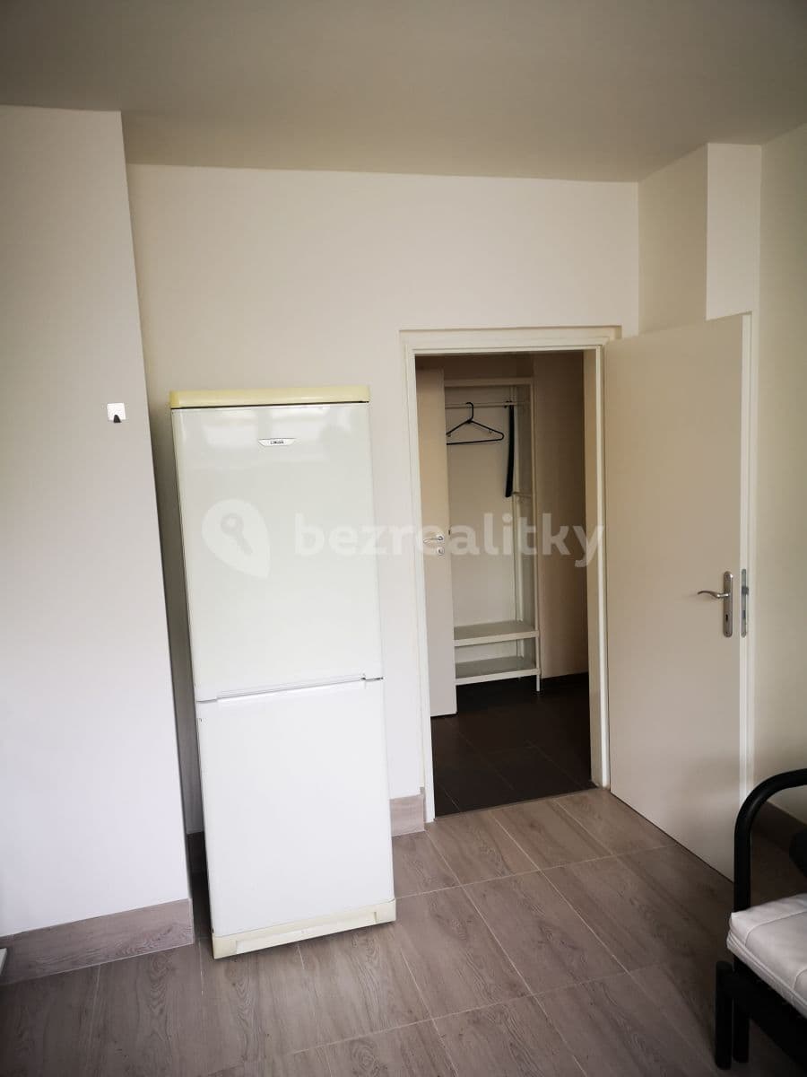 Pronájem bytu 1+kk 20 m², Pod Kynclovkou, Praha, Praha