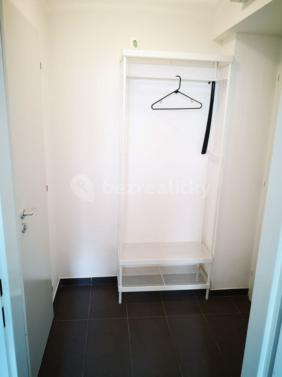 Pronájem bytu 1+kk 20 m², Pod Kynclovkou, Praha, Praha Pronájem bytu 1+kk 20 m², Pod Kynclovkou, Praha, Praha