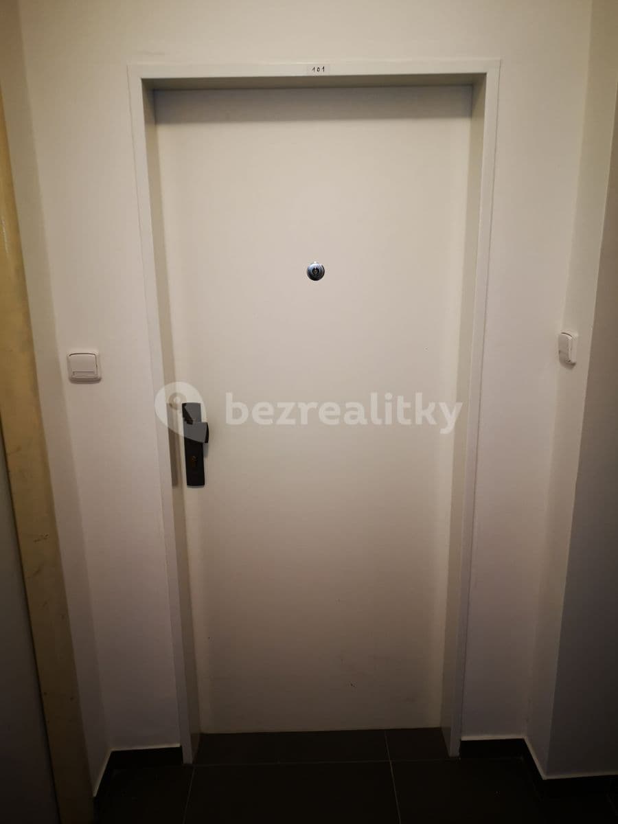 Pronájem bytu 1+kk 20 m², Pod Kynclovkou, Praha, Praha Pronájem bytu 1+kk 20 m², Pod Kynclovkou, Praha, Praha