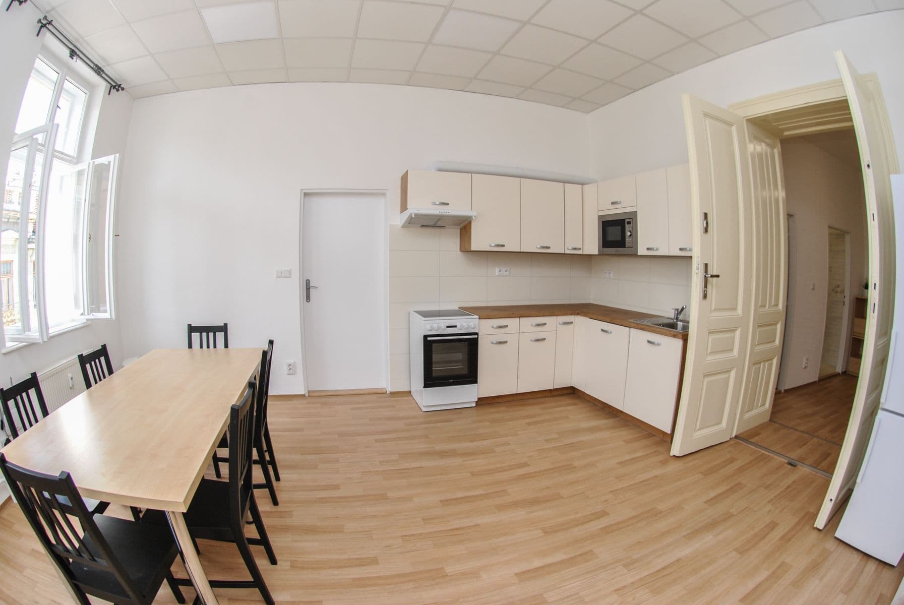 Pronájem bytu 4+1 127 m², Dominikánské náměstí, Brno, Jihomoravský kraj Pronájem bytu 4+1 127 m², Dominikánské náměstí, Brno, Jihomoravský kraj