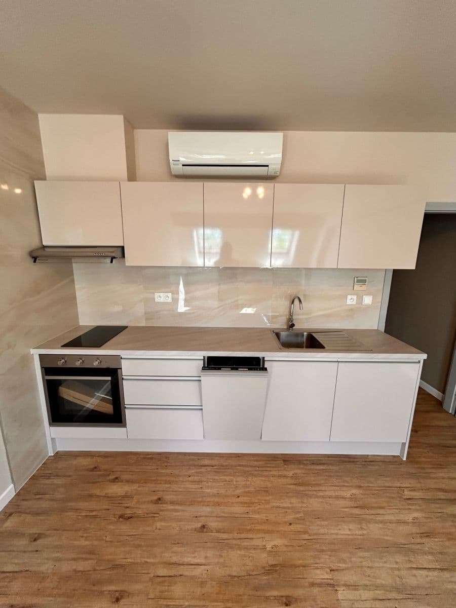 Pronájem bytu 1+kk 30 m², U Pivovaru, Dobříš, Středočeský kraj Pronájem bytu 1+kk 30 m², U Pivovaru, Dobříš, Středočeský kraj