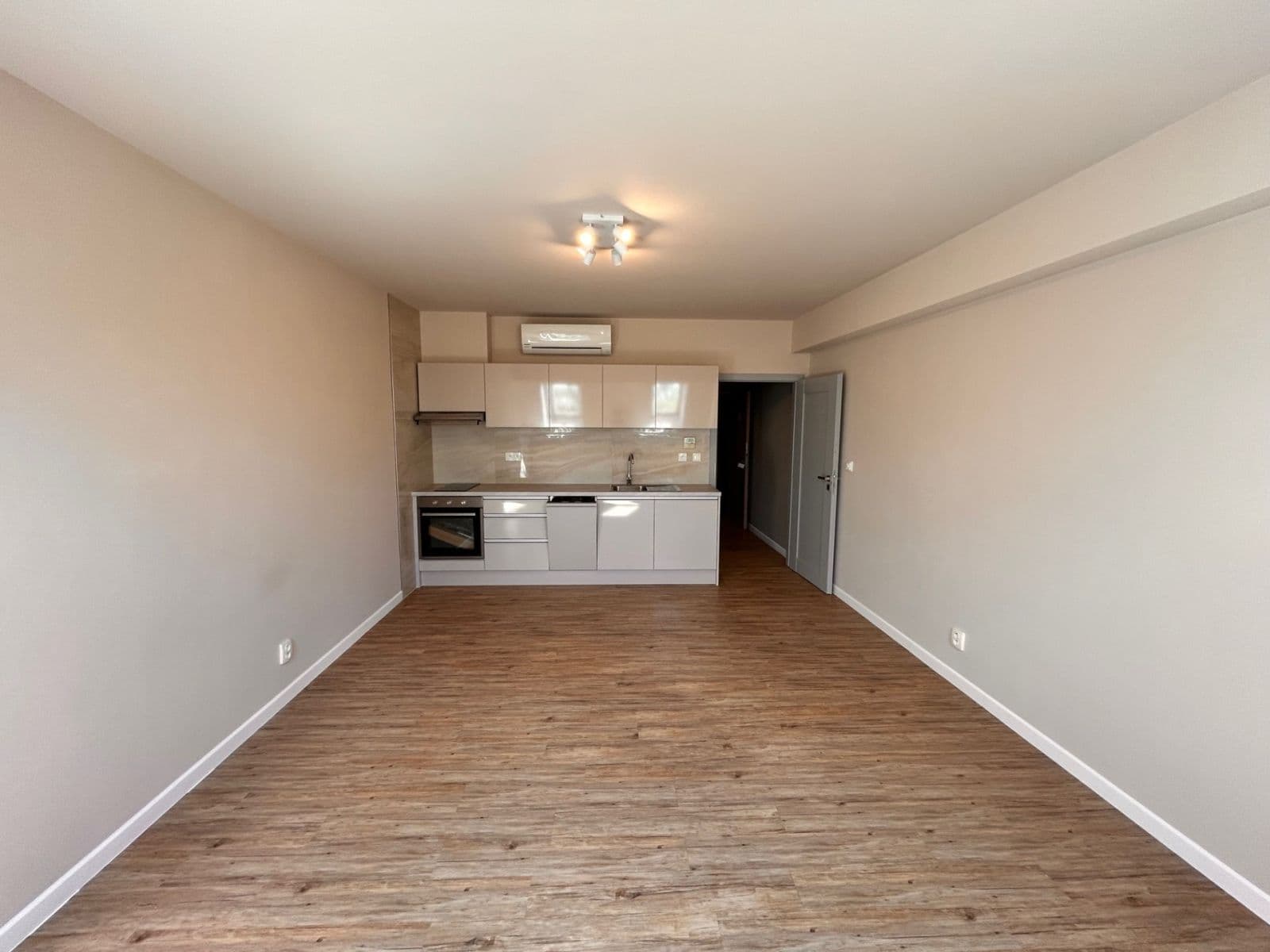 Pronájem bytu 1+kk 30 m², U Pivovaru, Dobříš, Středočeský kraj Pronájem bytu 1+kk 30 m², U Pivovaru, Dobříš, Středočeský kraj