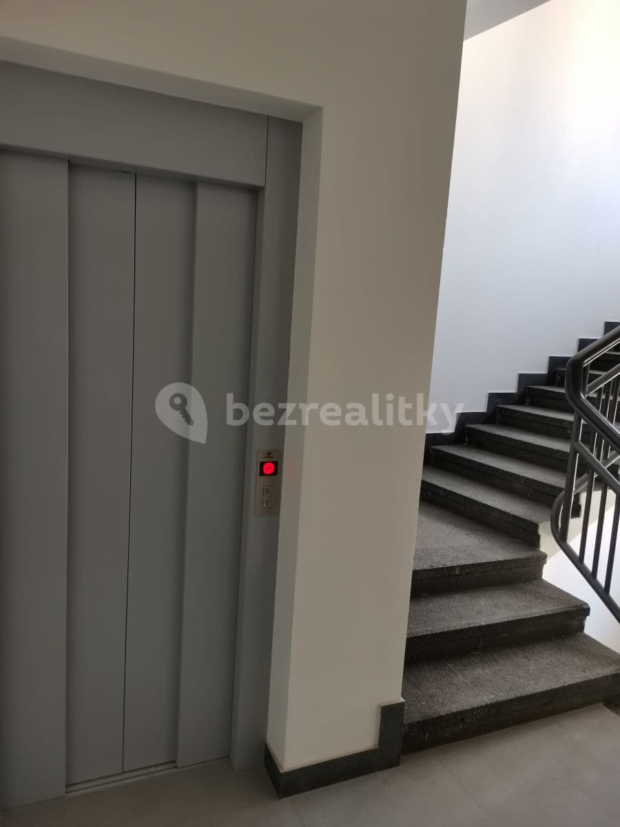 Pronájem bytu Garsoniéra 20 m², náměstí Dr. Václava Holého, Praha, Praha Pronájem bytu Garsoniéra 20 m², náměstí Dr. Václava Holého, Praha, Praha