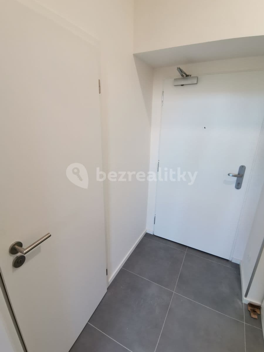 Pronájem bytu Garsoniéra 20 m², náměstí Dr. Václava Holého, Praha, Praha Pronájem bytu Garsoniéra 20 m², náměstí Dr. Václava Holého, Praha, Praha