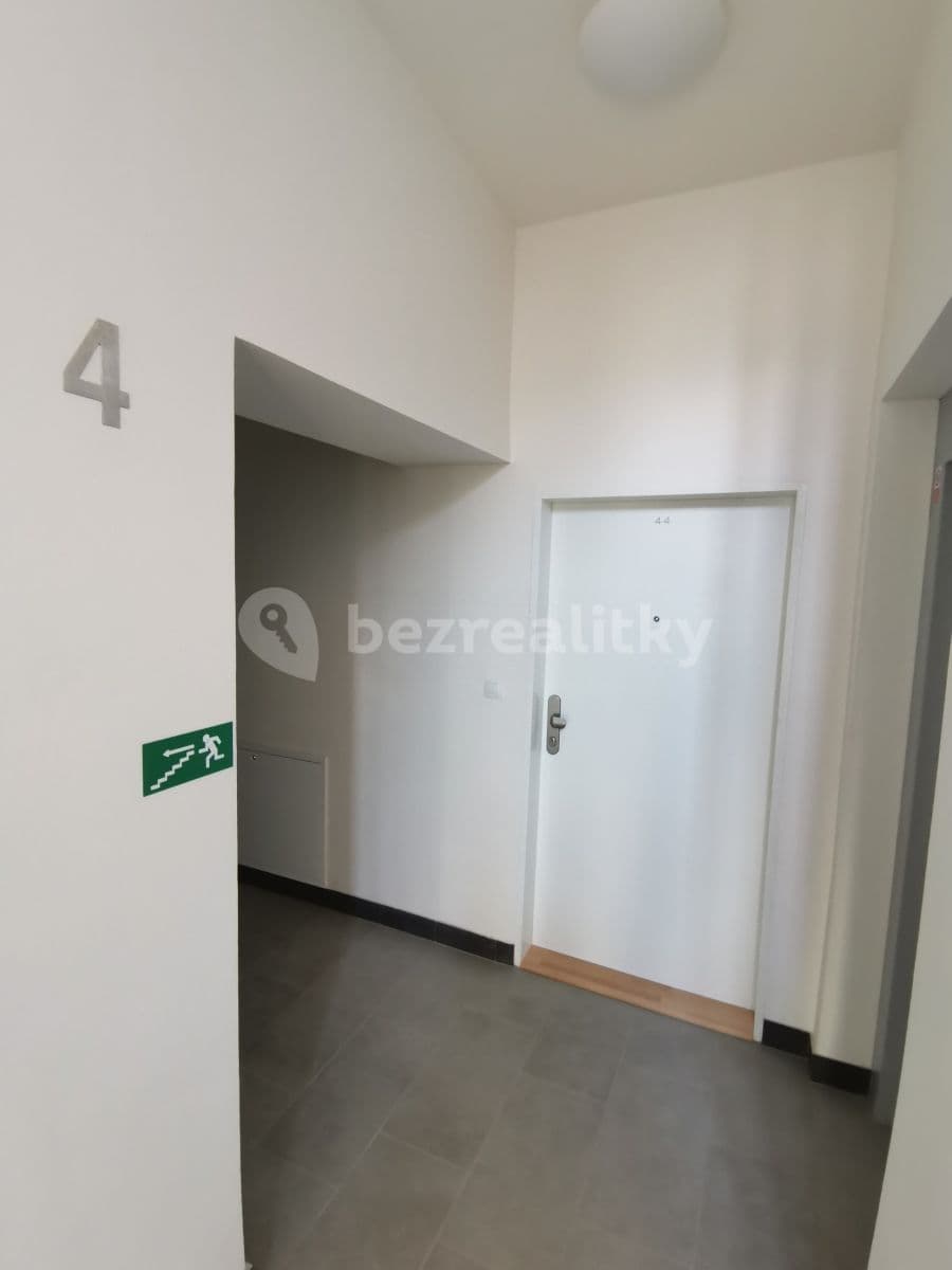 Pronájem bytu Garsoniéra 20 m², náměstí Dr. Václava Holého, Praha, Praha Pronájem bytu Garsoniéra 20 m², náměstí Dr. Václava Holého, Praha, Praha