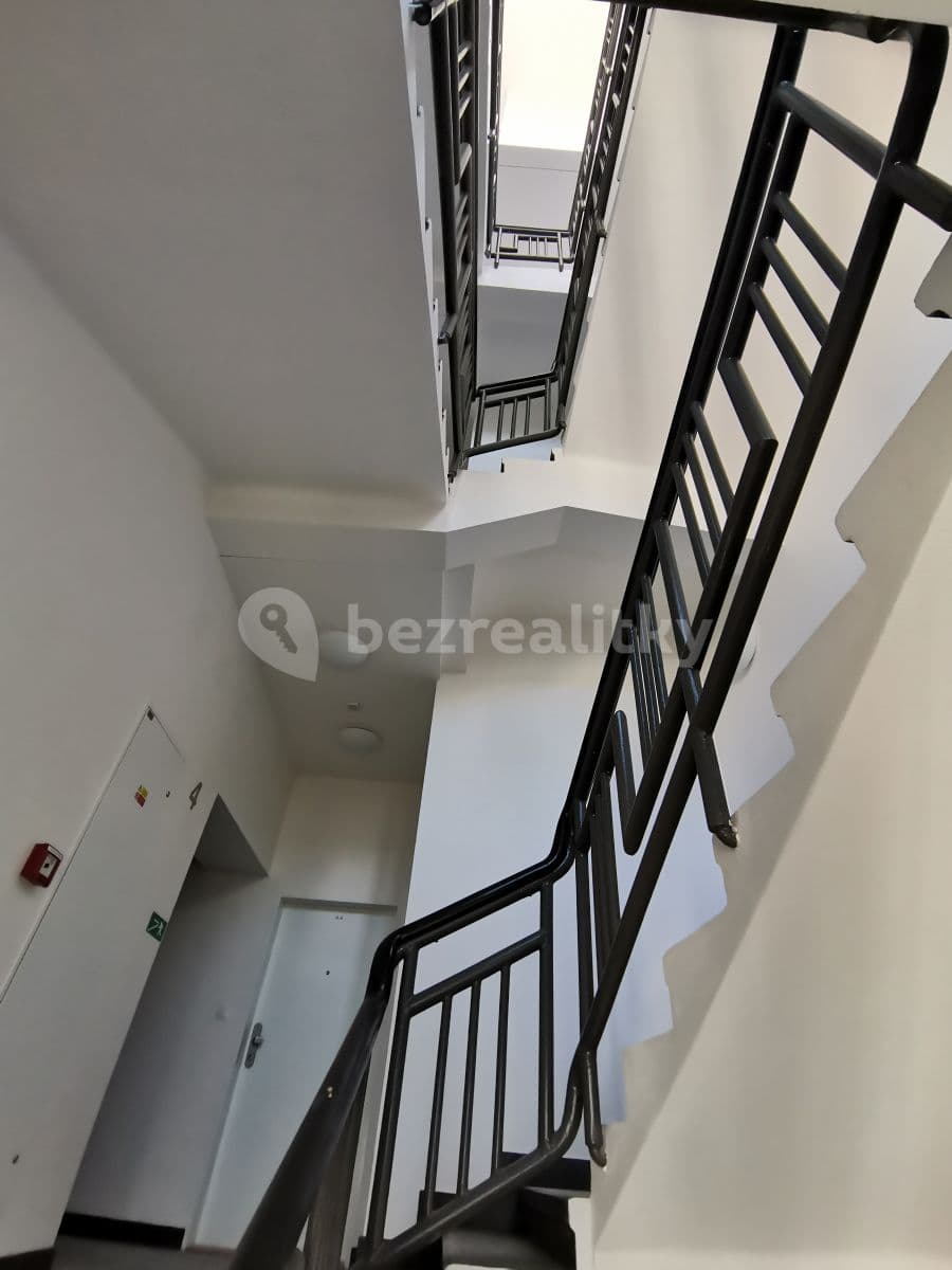 Pronájem bytu Garsoniéra 20 m², náměstí Dr. Václava Holého, Praha, Praha Pronájem bytu Garsoniéra 20 m², náměstí Dr. Václava Holého, Praha, Praha