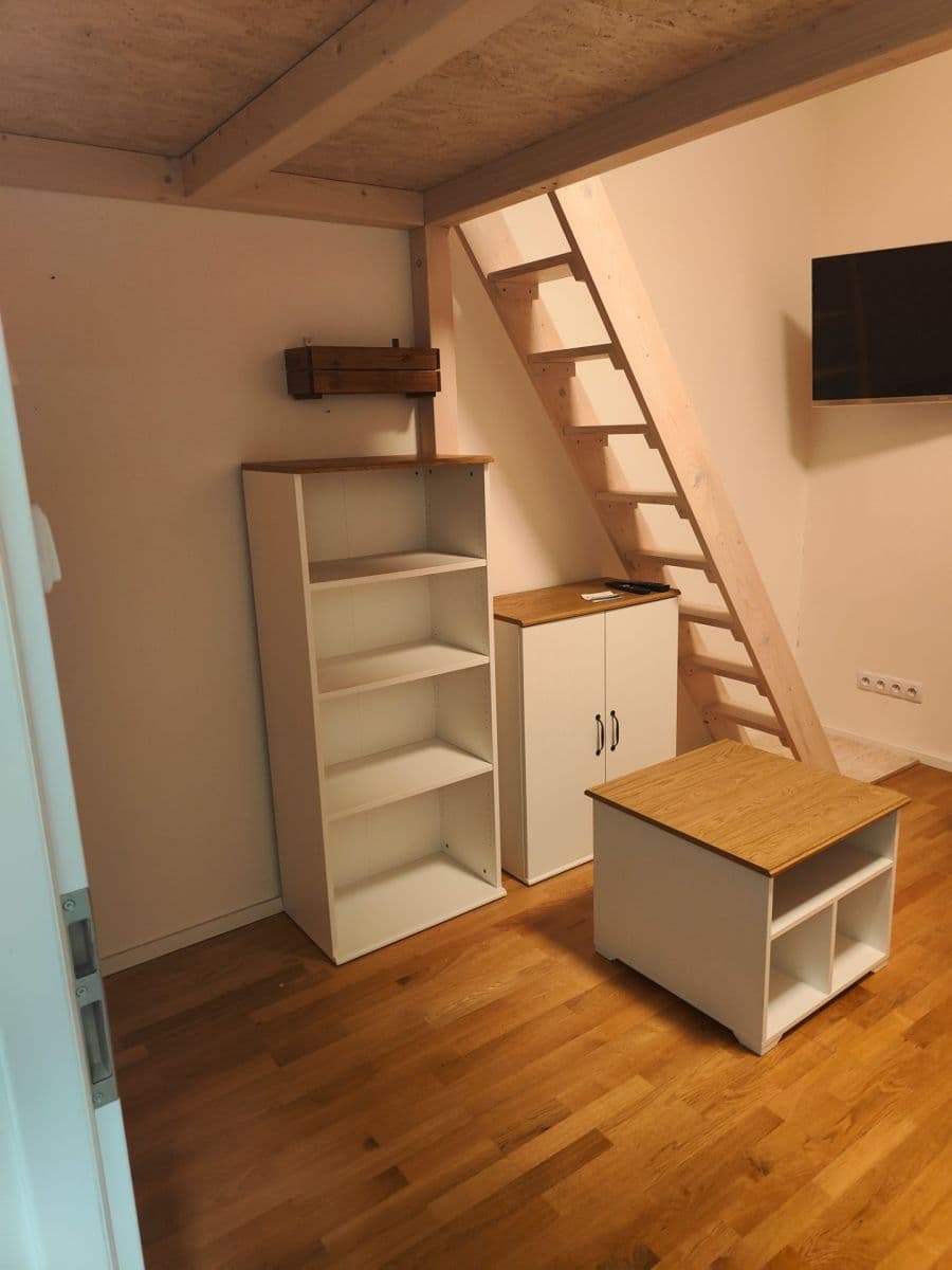 Pronájem bytu Garsoniéra 20 m², náměstí Dr. Václava Holého, Praha, Praha Pronájem bytu Garsoniéra 20 m², náměstí Dr. Václava Holého, Praha, Praha