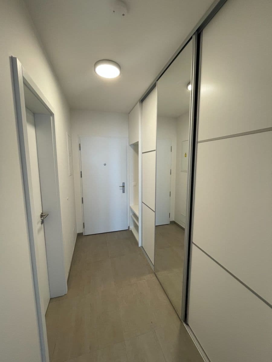 Pronájem bytu 1+kk 39 m², Zvěřinova, Praha, Praha Pronájem bytu 1+kk 39 m², Zvěřinova, Praha, Praha