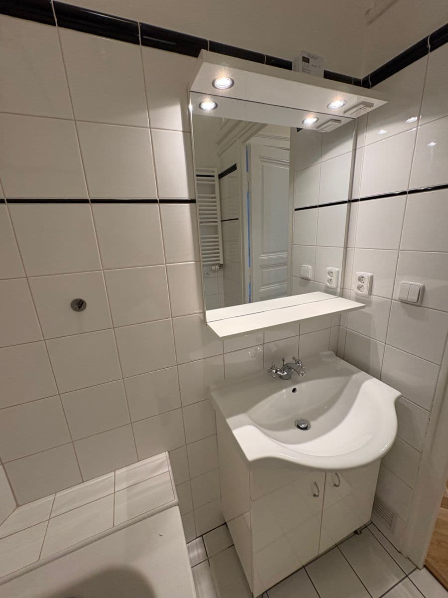 Pronájem bytu 3+1 99 m², U Rajské zahrady, Praha, Praha Pronájem bytu 3+1 99 m², U Rajské zahrady, Praha, Praha
